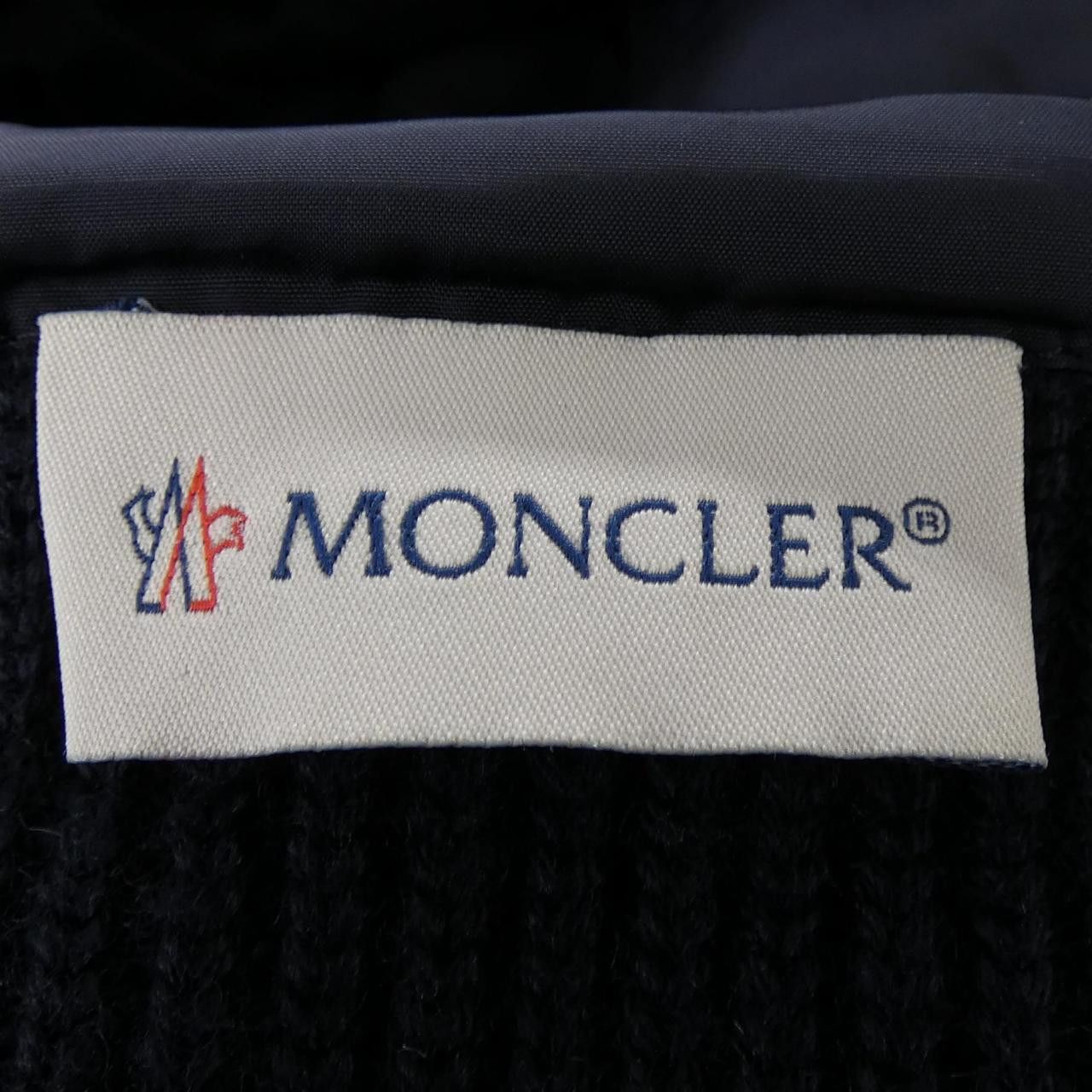Moncler Moncler Moncler Down Jacket Textile Outerwear 20919402800 DUTY FREE for USA Size ONE SIZE - 5 Thumbnail