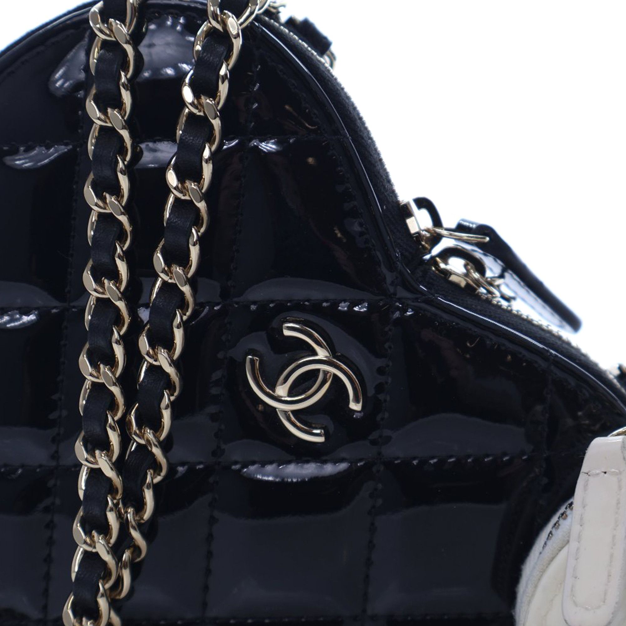 Chanel Chanel Quilted Patent Duo Heart Clutch with Chain Size ONE SIZE - 11 Thumbnail