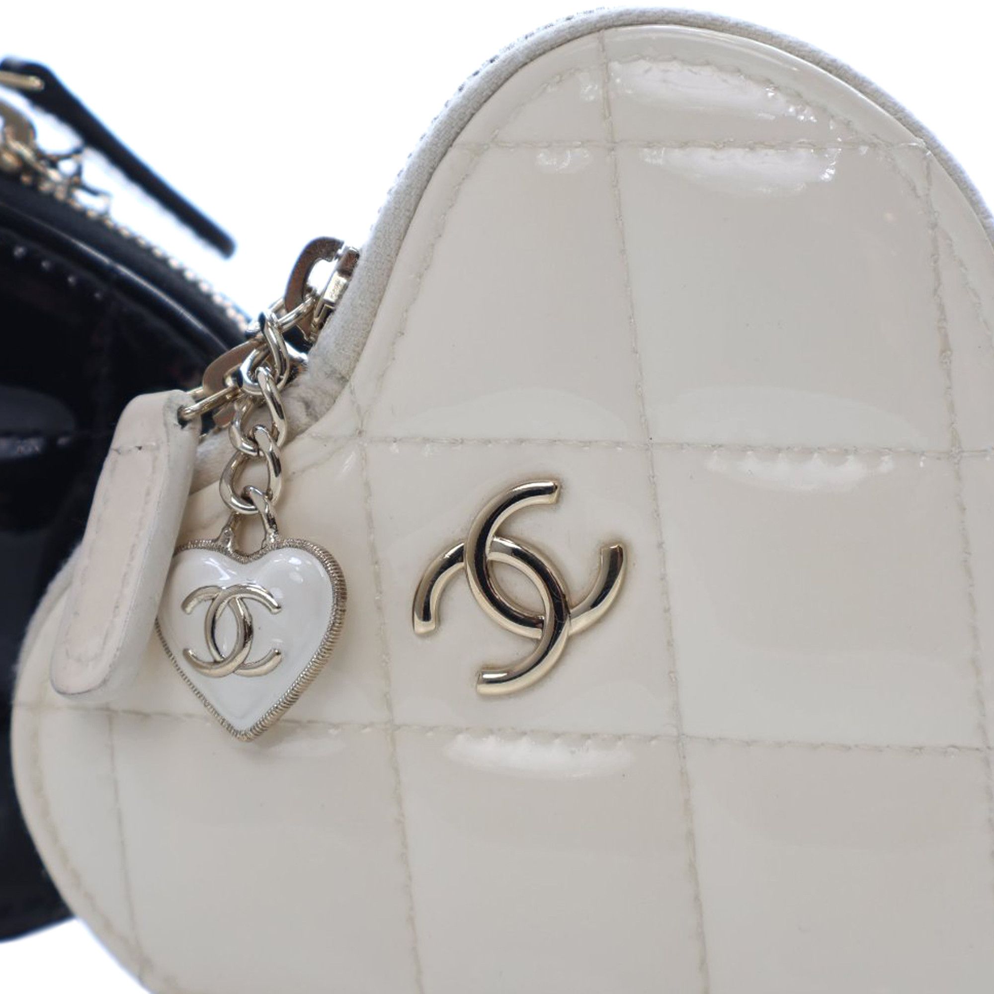 Chanel Chanel Quilted Patent Duo Heart Clutch with Chain Size ONE SIZE - 8 Thumbnail