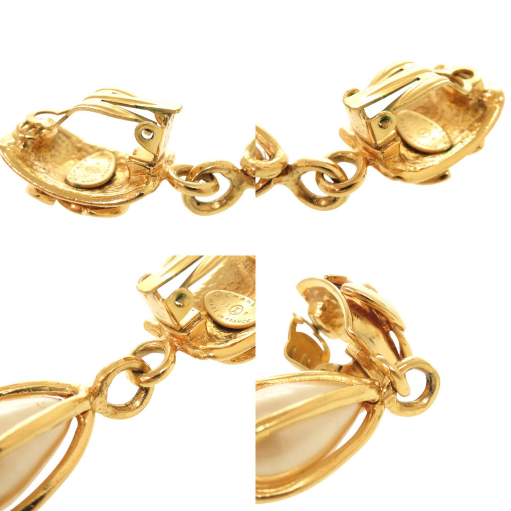 Chanel Excellent condition Chanel vintage Coco Mark metal faux pearl gold earrings 0070CHANEL Size ONE SIZE - 8 Thumbnail