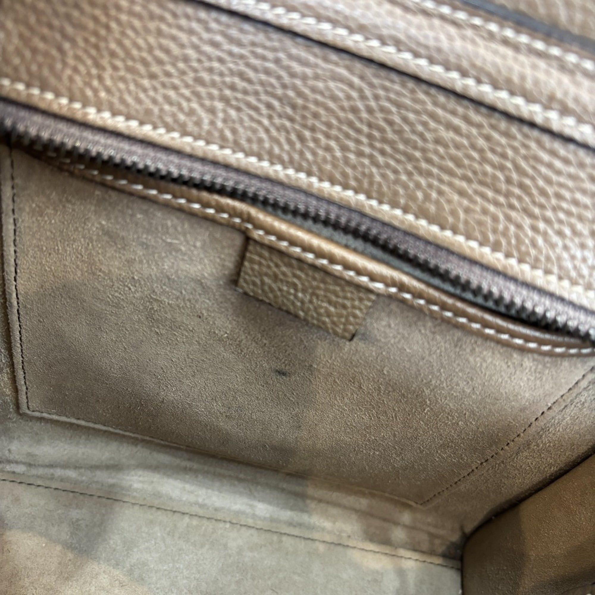 Celine Excellent condition Celine Luggage Nano Shopper 2-way bag in brown. Women's. Luxs Pre-owned Brand. Size ONE SIZE - 17 Thumbnail