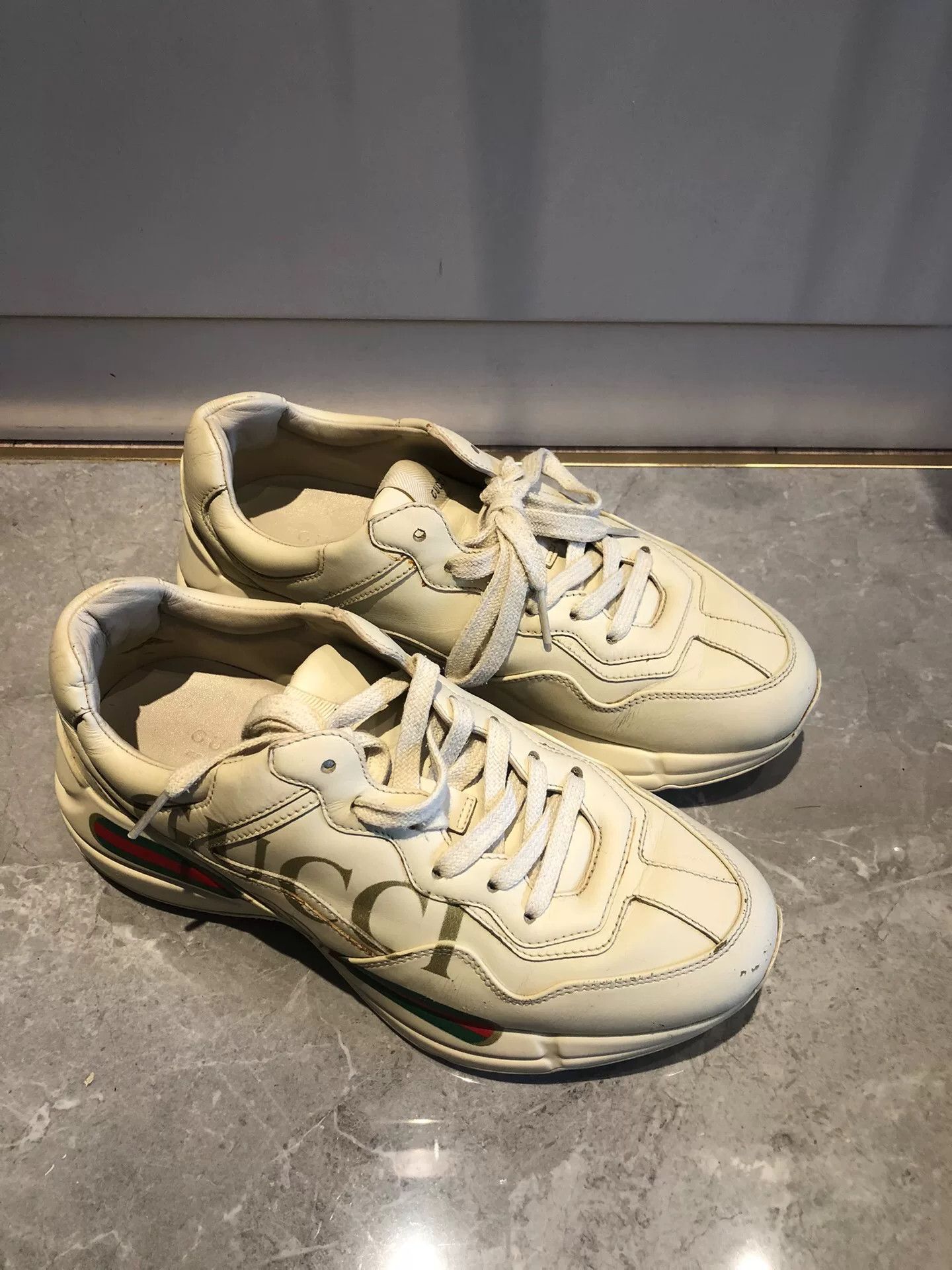 Gucci Gucci Logo Dad Shoes Size 37 Size US 6 / IT 36 - 2 Thumbnail