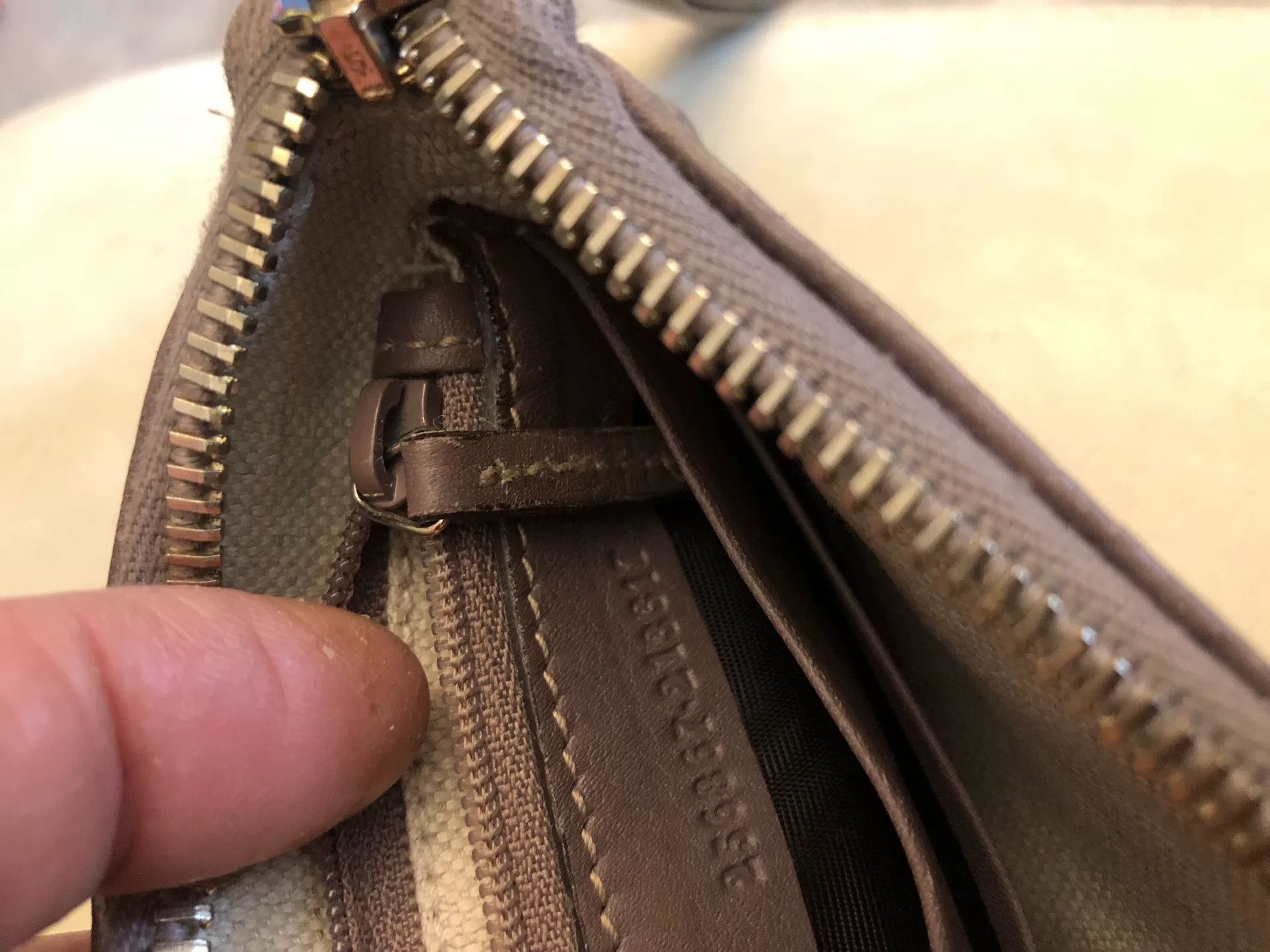 Gucci Gucci Leather Clutch Wristlet Bag Size ONE SIZE - 8 Thumbnail