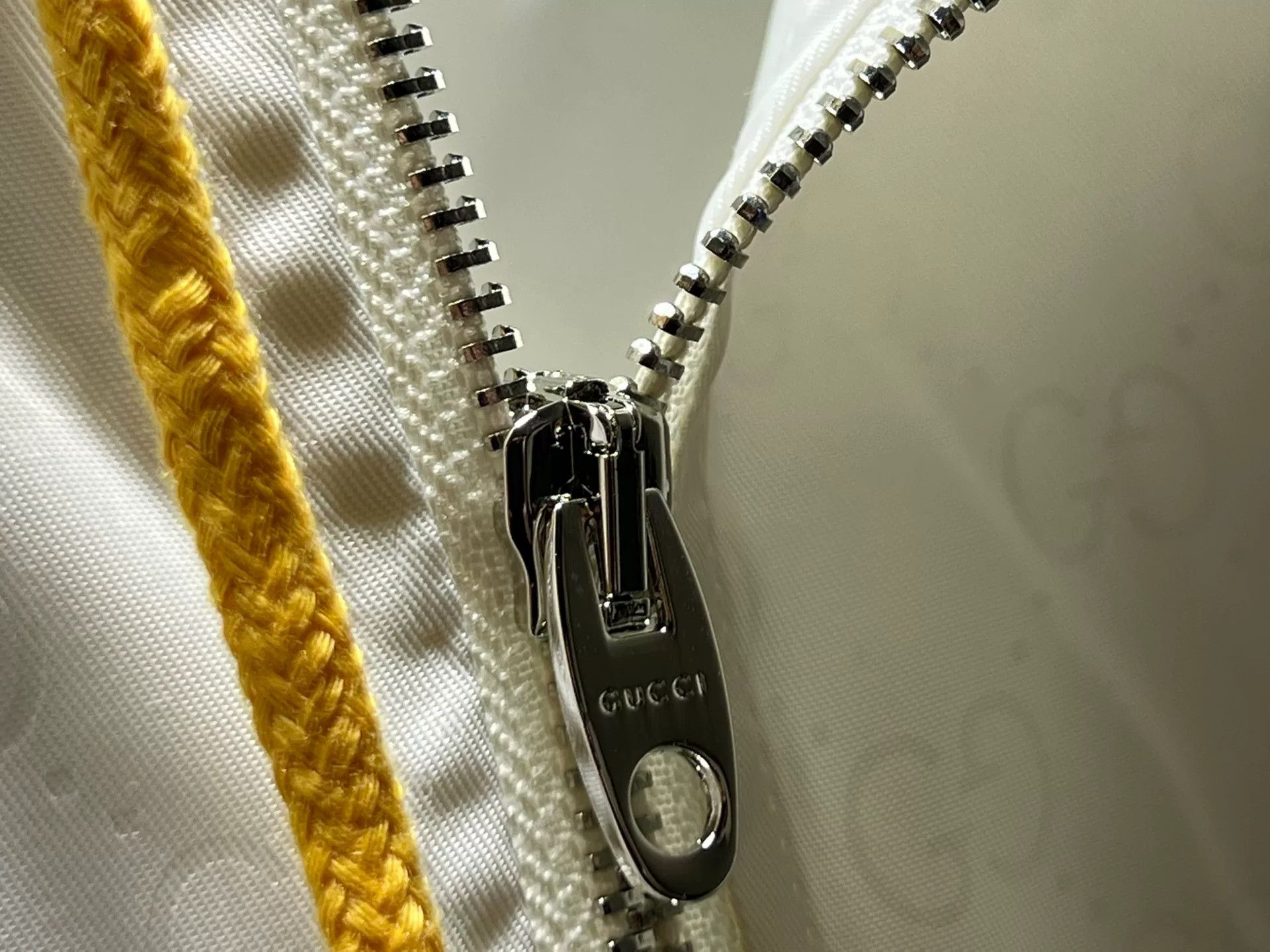 Gucci Gucci Men's White Windproof Jacket Size US L / EU 52-54 / 3 - 2 Thumbnail