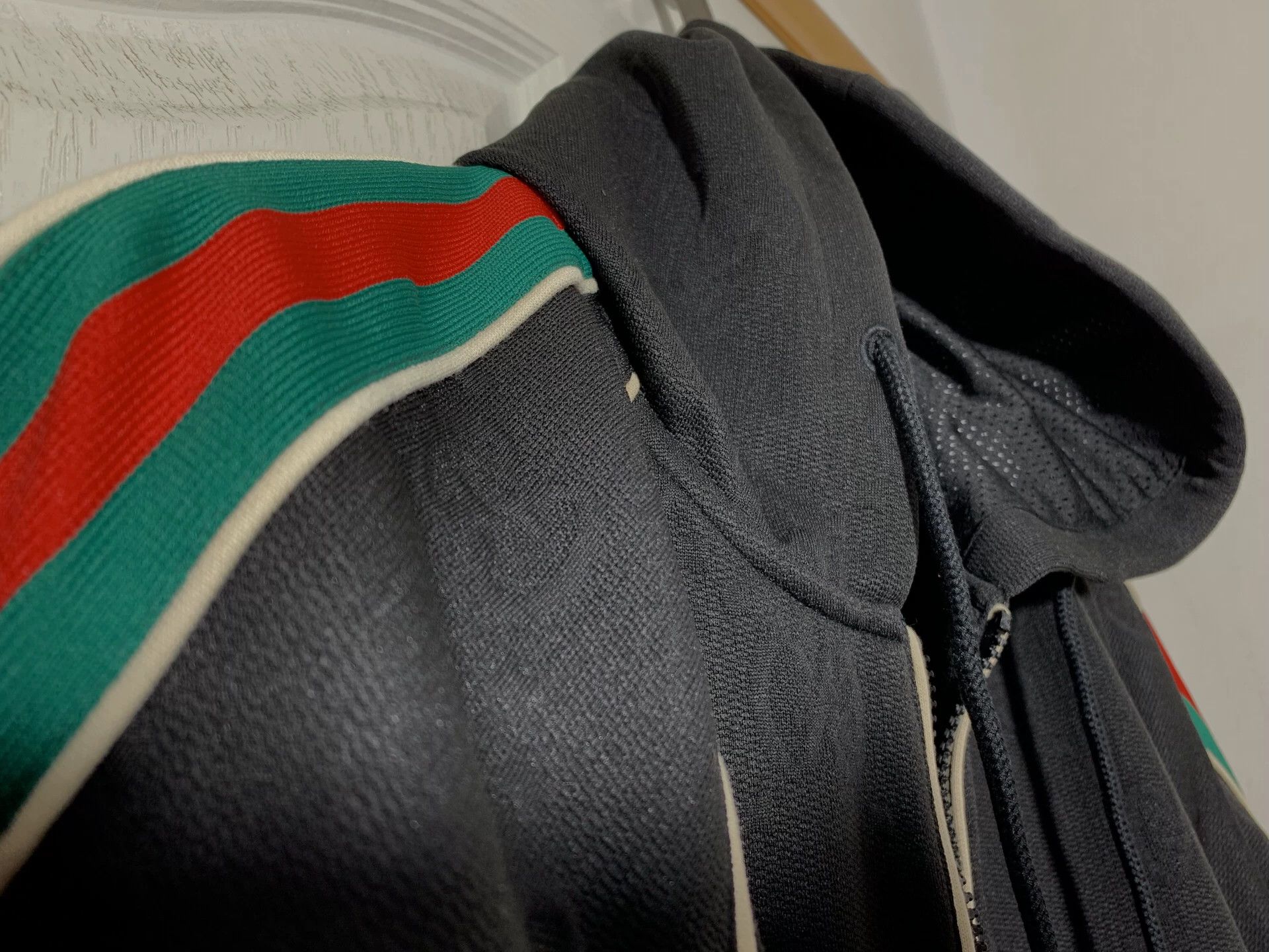 Gucci Gucci Men's Classic Hooded Jacket Size US S / EU 44-46 / 1 - 4 Thumbnail