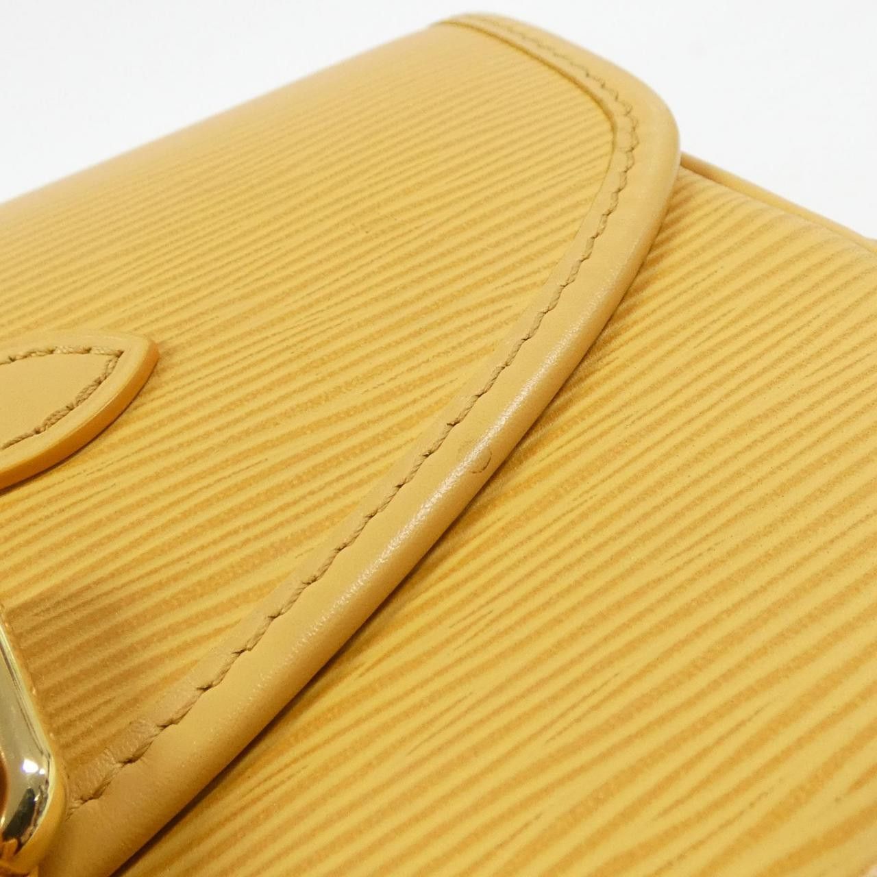 Louis Vuitton Louis Vuitton Louis Vuitton Epi Somur BB Calf Shoulder Bag Leather Shoulder Bag M23471 DUTY FREE for USA Size ONE SIZE - 5 Thumbnail