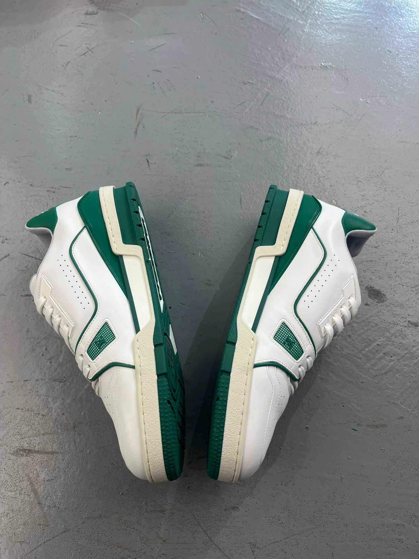 Louis Vuitton LV Trainer Classic White Green Size US 10 / EU 43 - 4 Thumbnail
