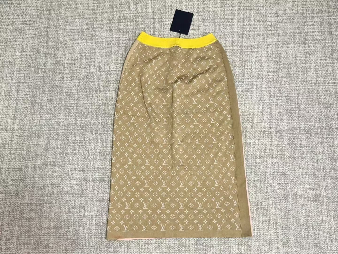 Louis Vuitton Louis Vuitton New Color Block Logo Embossed Skirt Size 36" / US 14 / IT 50 - 2 Thumbnail