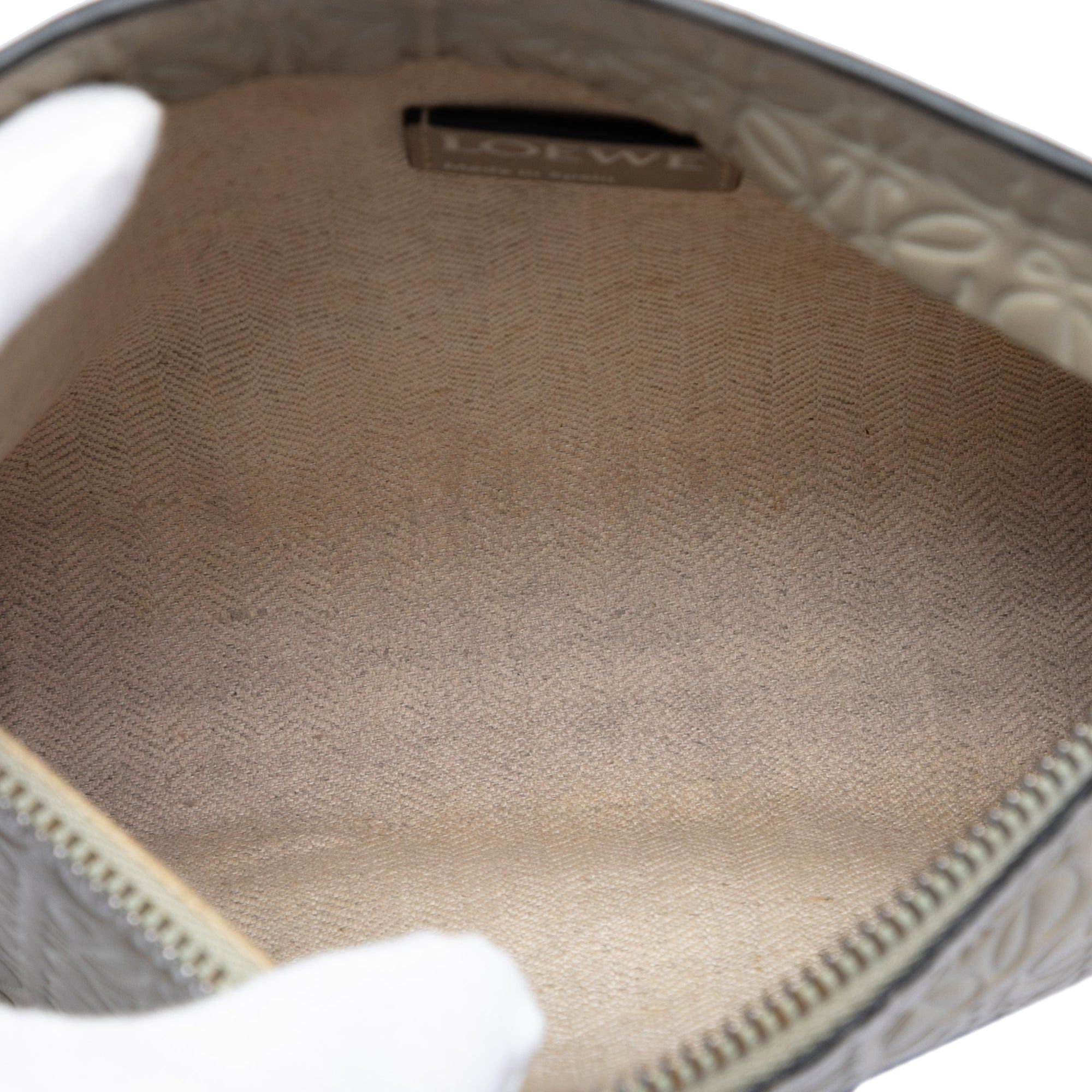 Loewe Embossed Calfskin Anagram Repeat T Clutch Size ONE SIZE - 4 Thumbnail