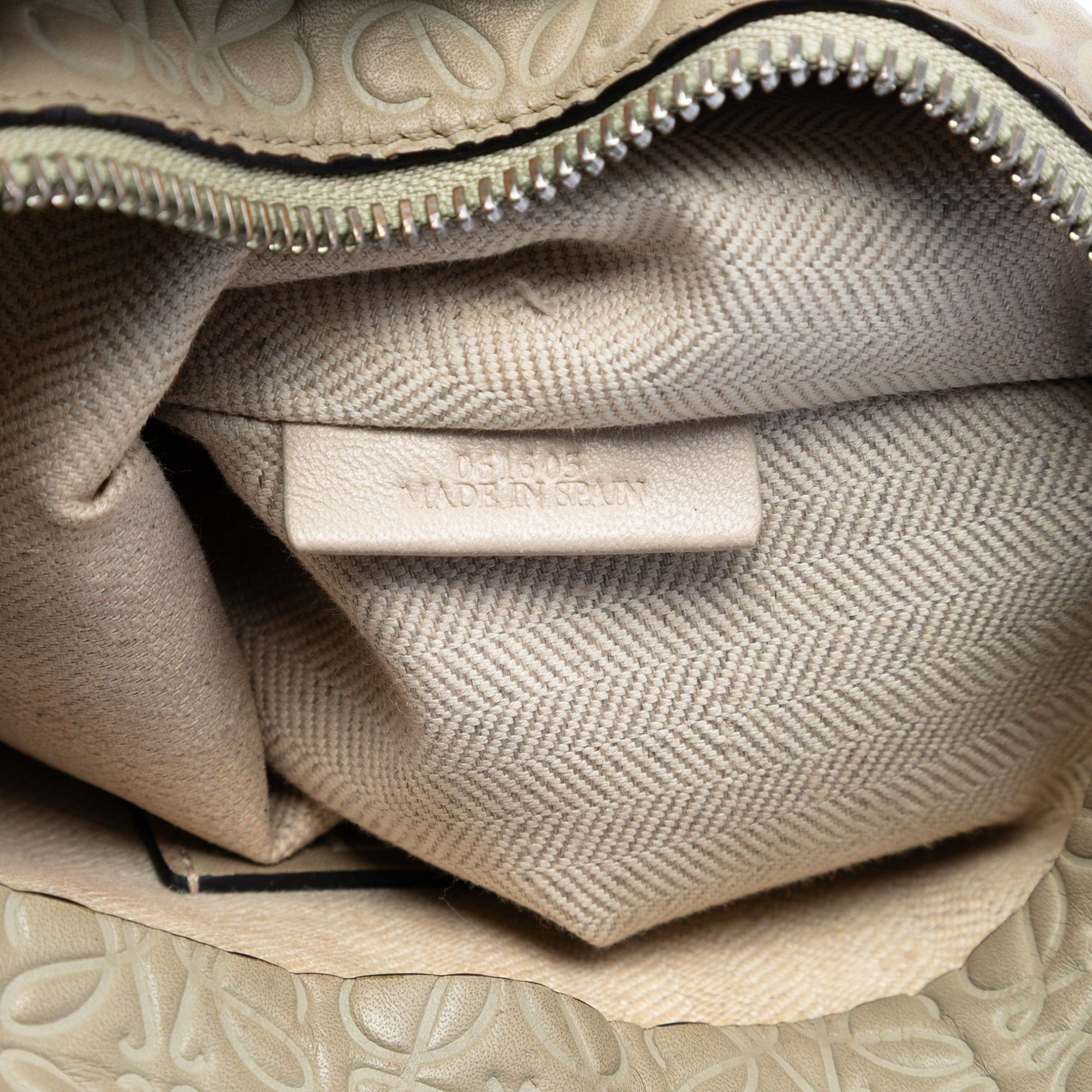Loewe Embossed Calfskin Anagram Repeat T Clutch Size ONE SIZE - 6 Thumbnail