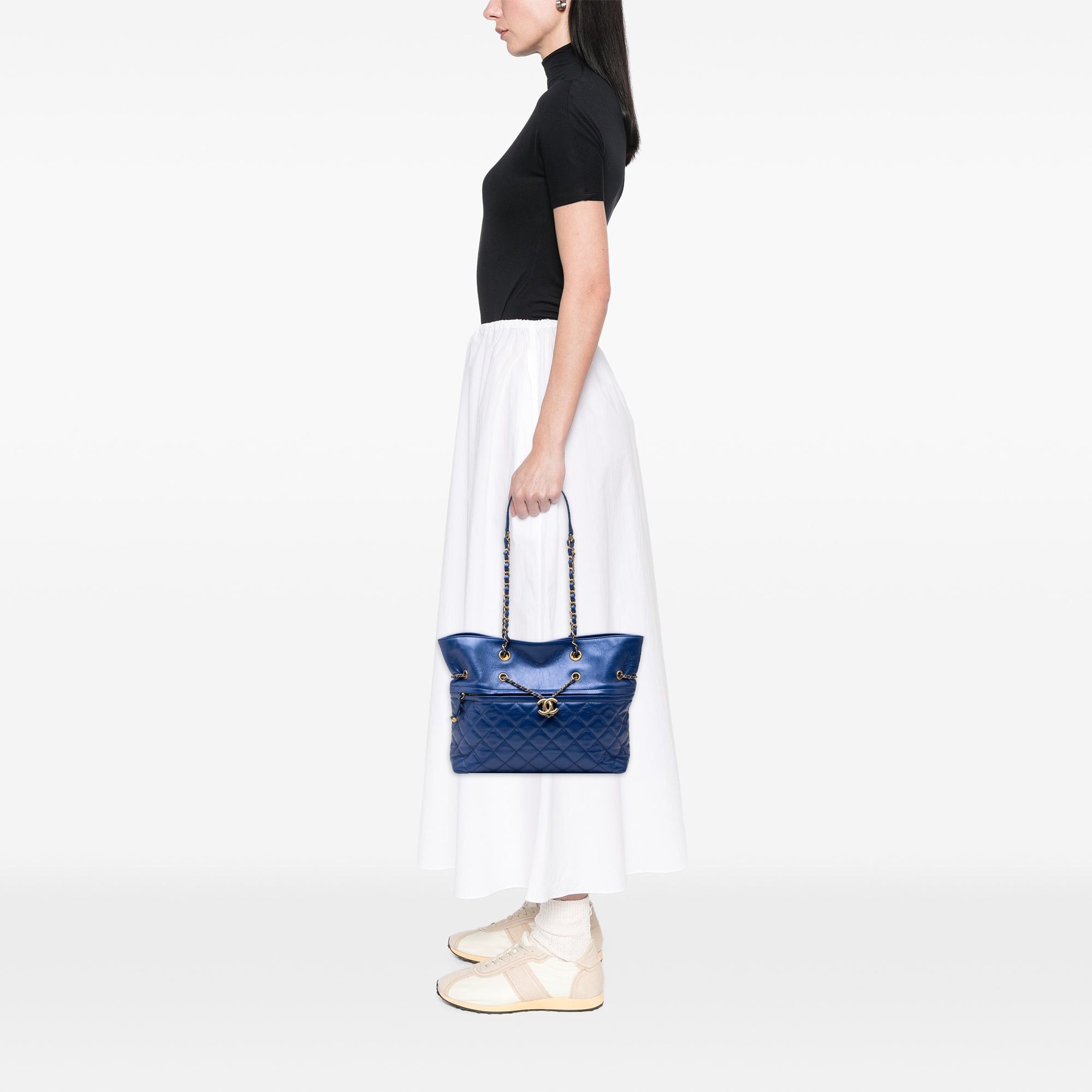 Chanel CC Calfskin Front Zip Drawstring Chain Tote Size ONE SIZE - 7 Thumbnail