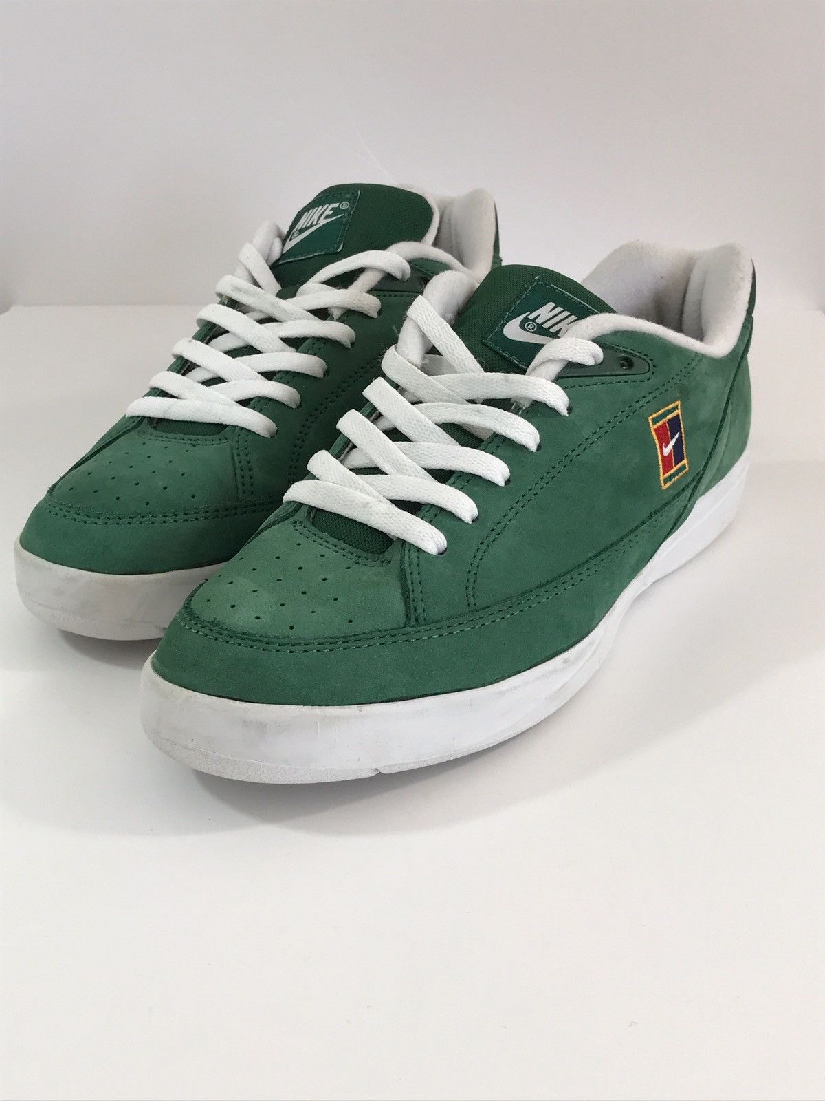 Nike Supreme Challenge Court shoes
