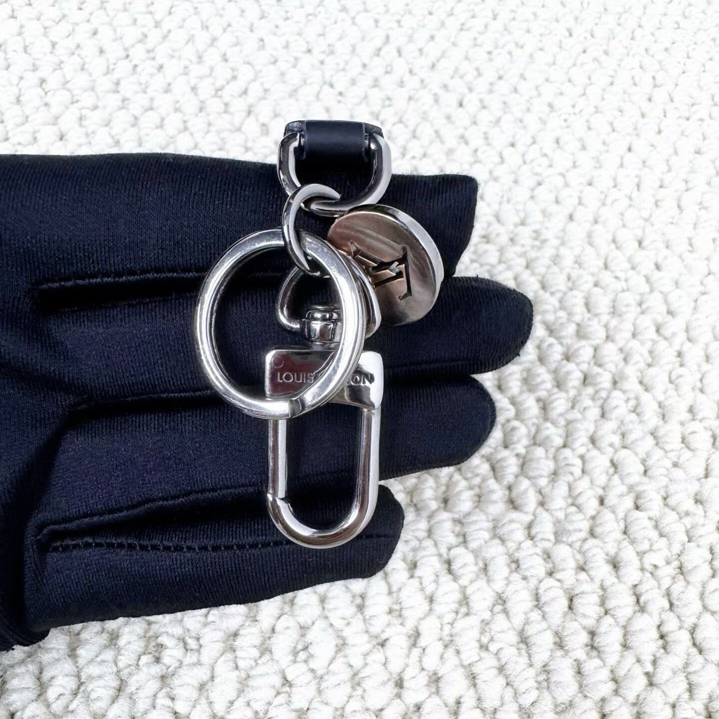 Louis Vuitton Louis Vuitton Monogram Keychain Size ONE SIZE - 5 Thumbnail