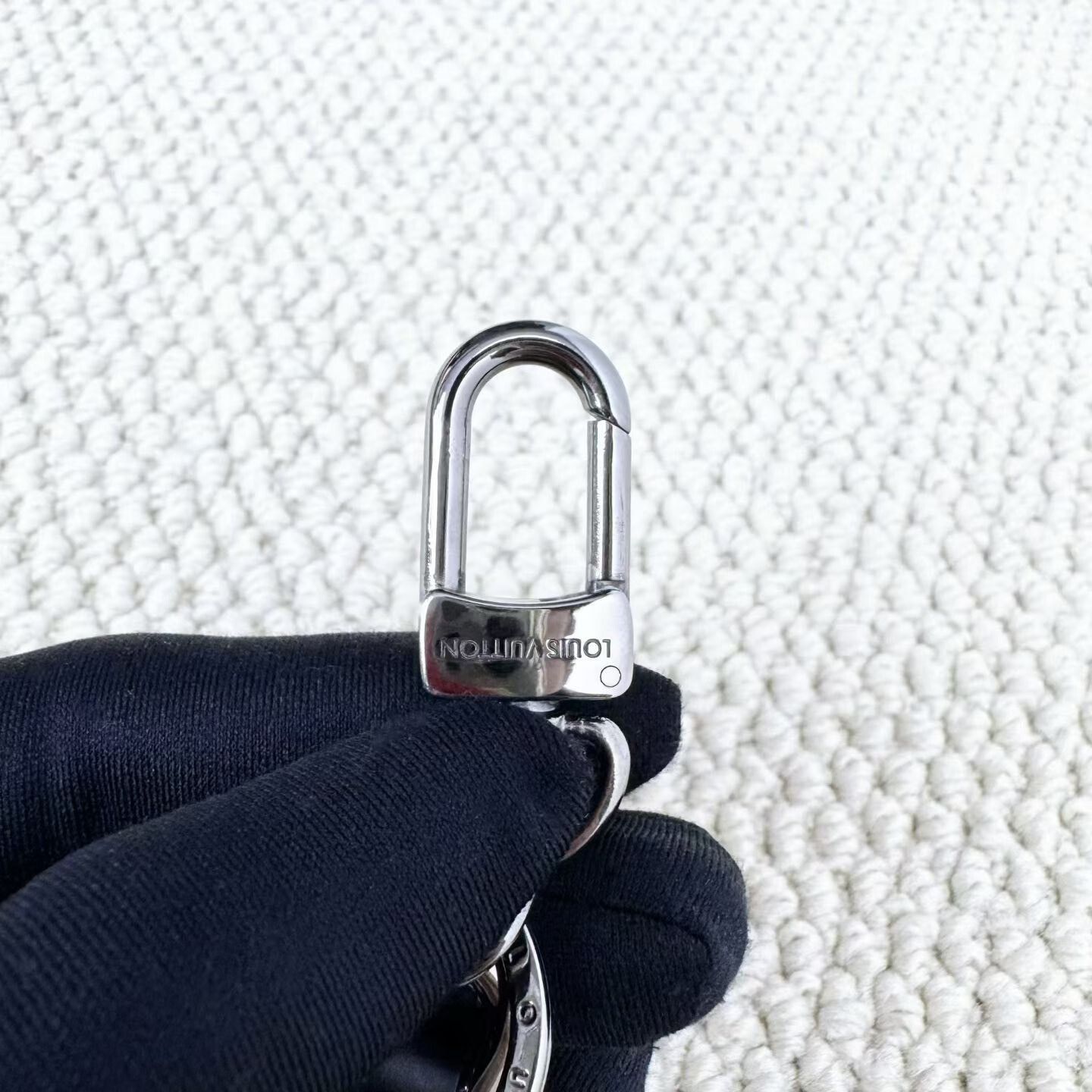 Louis Vuitton Louis Vuitton Monogram Keychain Size ONE SIZE - 3 Thumbnail