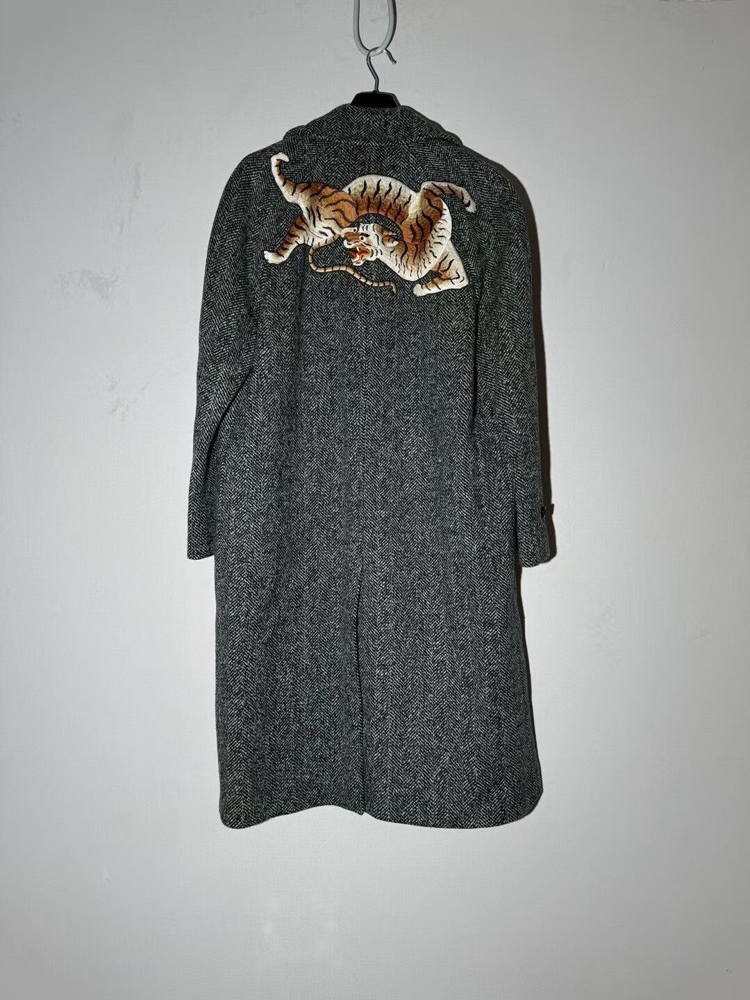 Gucci Gucci Runway Gray Tiger Embroidery Wool Coat Size US S / EU 44-46 / 1 - 2 Thumbnail