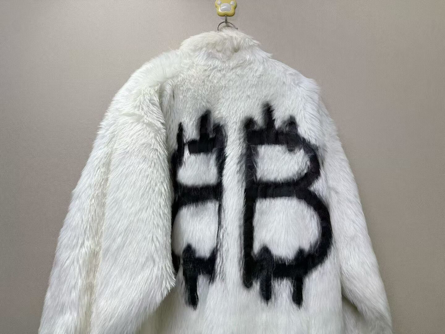 Balenciaga Balenciaga BB White Back Logo Fur Jacket Size XXS / US 00 / IT 34 - 5 Thumbnail