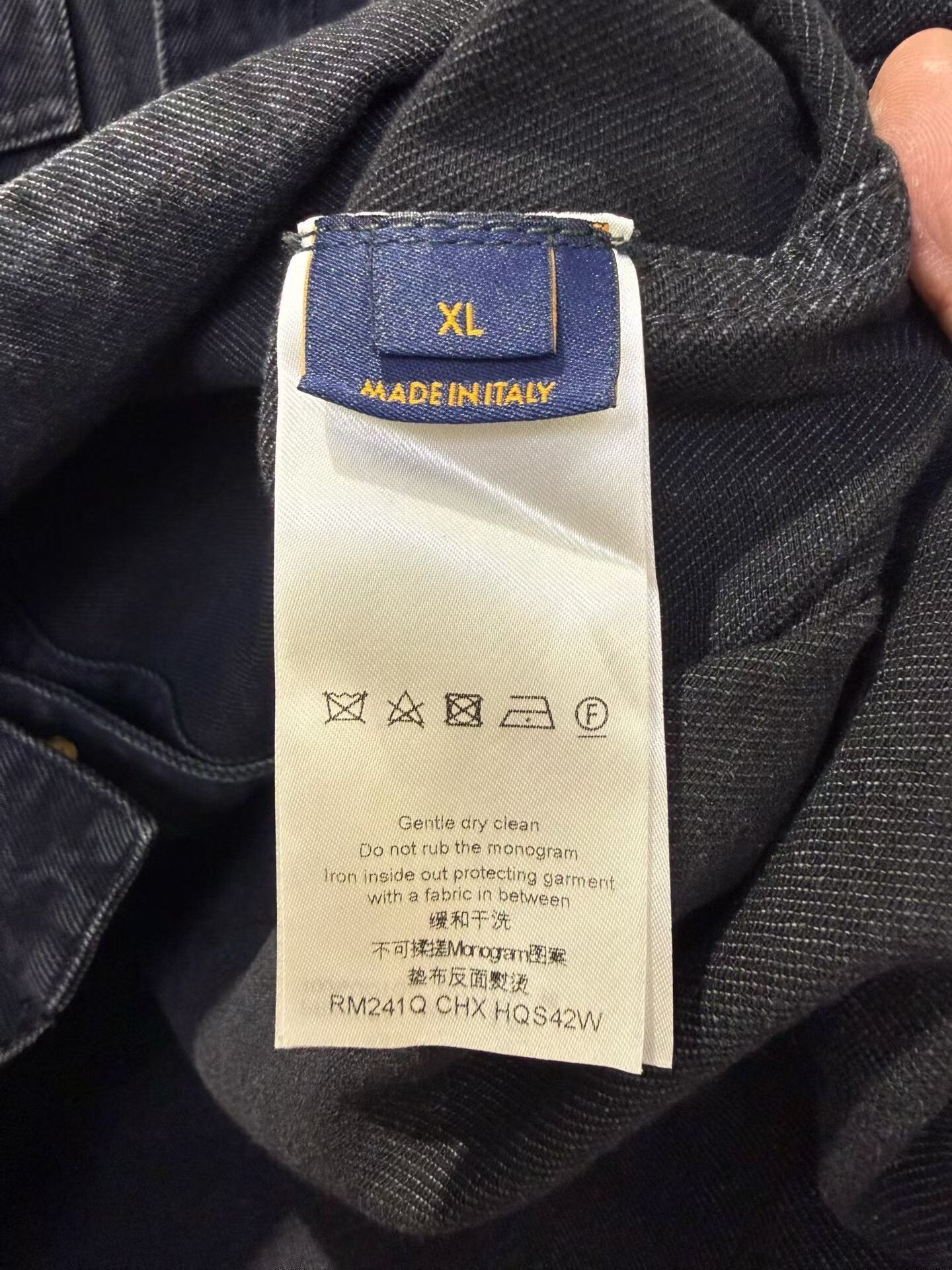 Louis Vuitton Louis Vuitton LV Embossed Logo Denim Jacket Size US XL / EU 56 / 4 - 3 Thumbnail