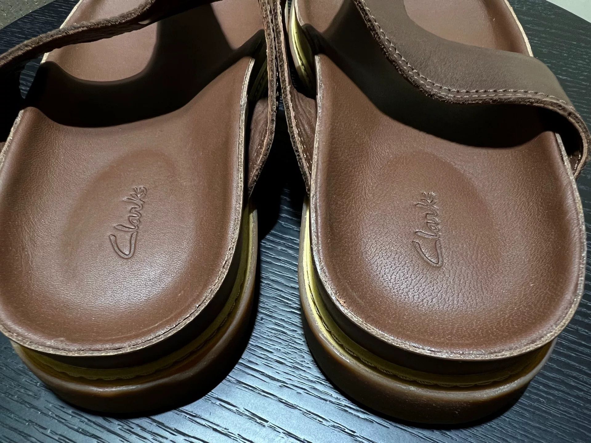 Clarks Clarks Men's T-Strap Genuine Leather Slippers Size US 8.5 / EU 41-42 - 2 Thumbnail