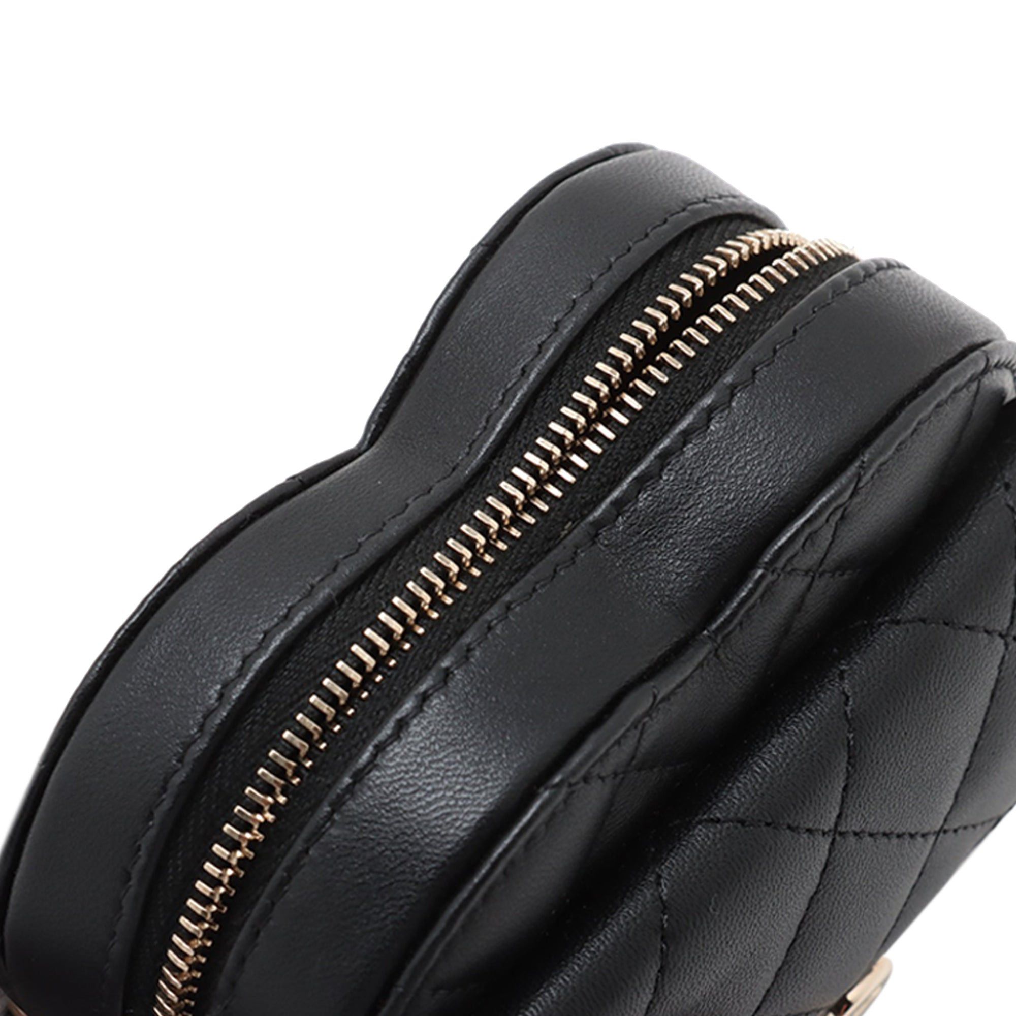 Chanel Mini Lambskin CC in Love Heart Belt Bag Size ONE SIZE - 8 Thumbnail
