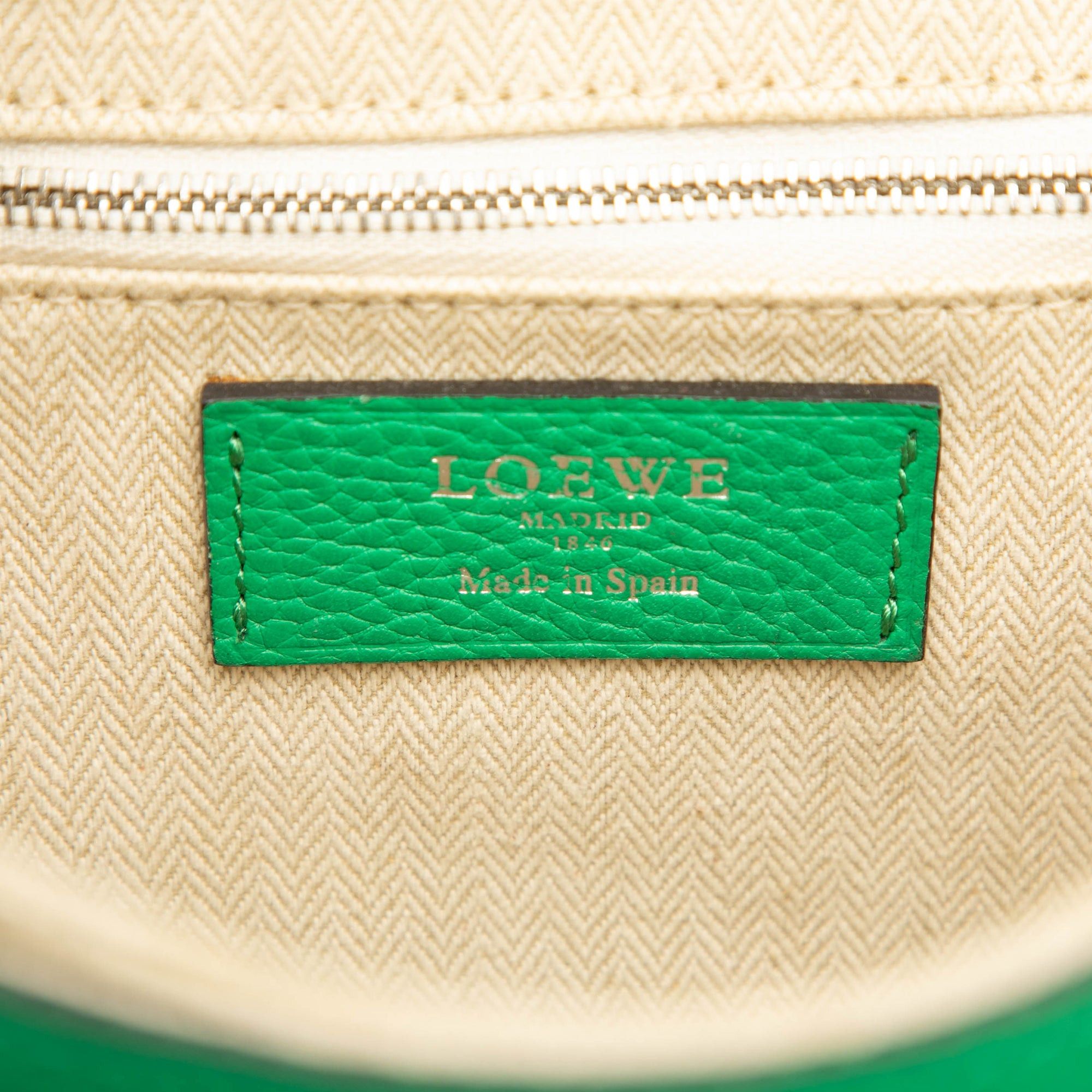 Loewe Pebbled Calfskin Anagram Flap Crossbody Size ONE SIZE - 5 Thumbnail