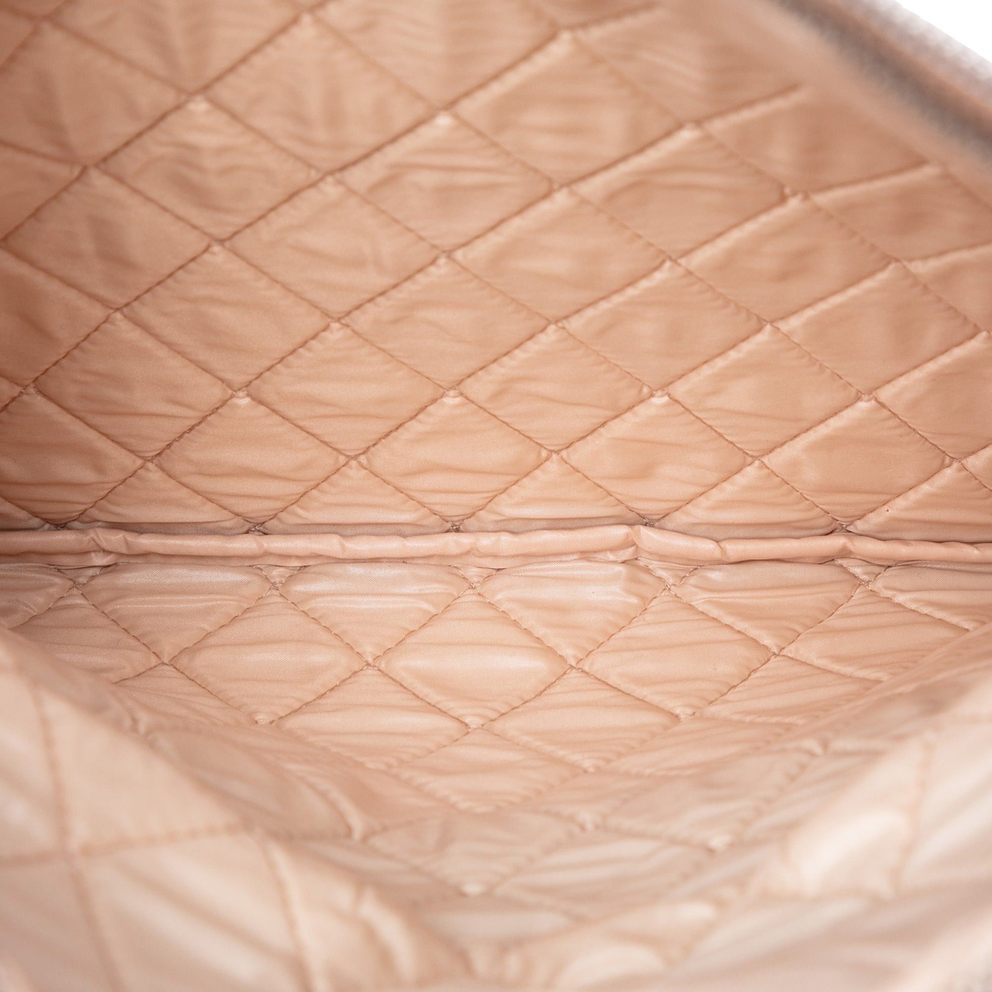 Chanel Quilted Calfskin Pixel Effect Beauty Foldover Clutch Size ONE SIZE - 4 Thumbnail