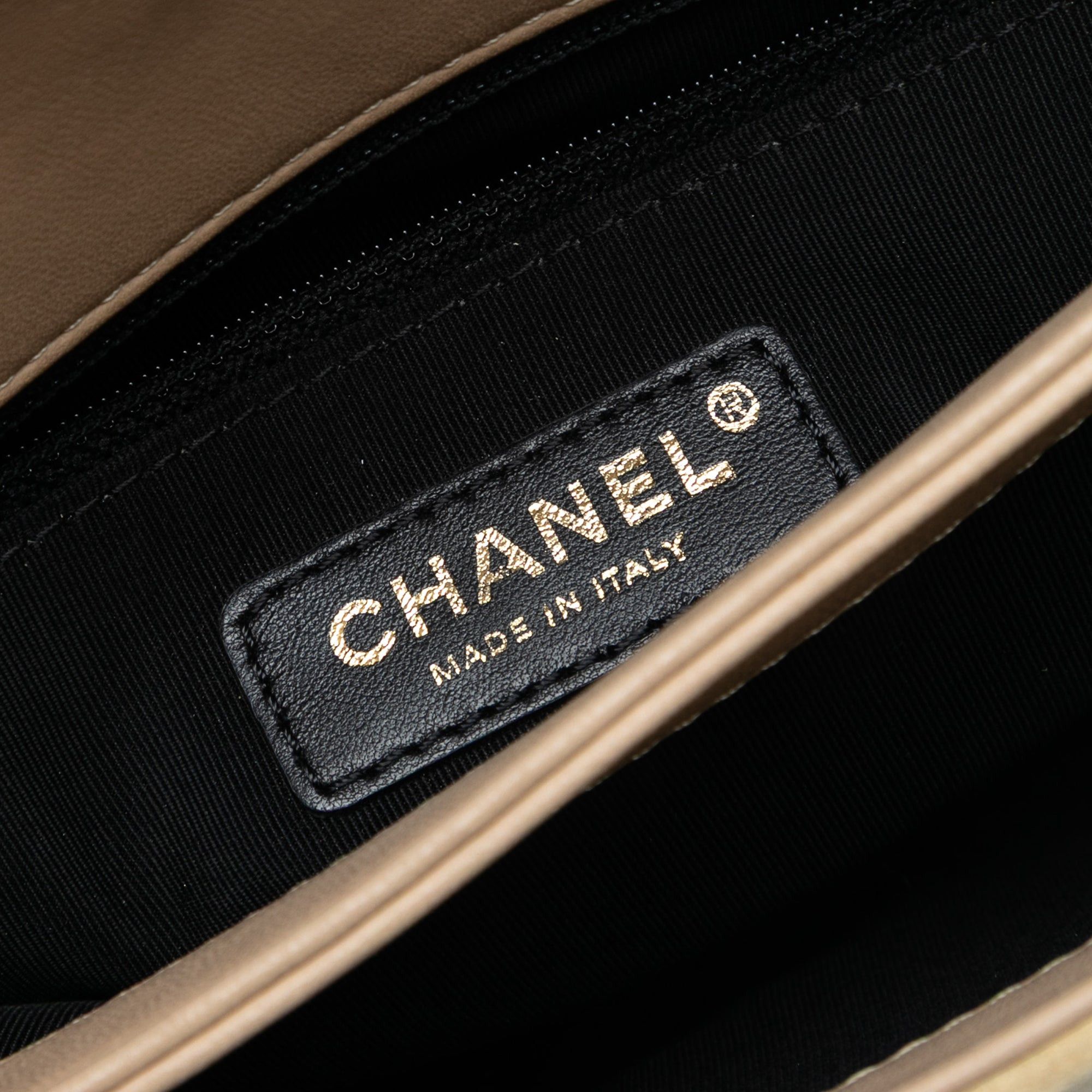 Chanel Quilted Suede Retro Label Flap Size ONE SIZE - 5 Thumbnail