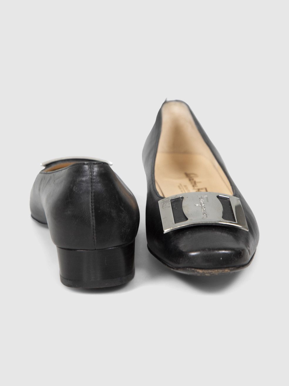 Salvatore Ferragamo Black Leather Low Heel Pumps Size US 8.5 / IT 38.5 - 4 Thumbnail
