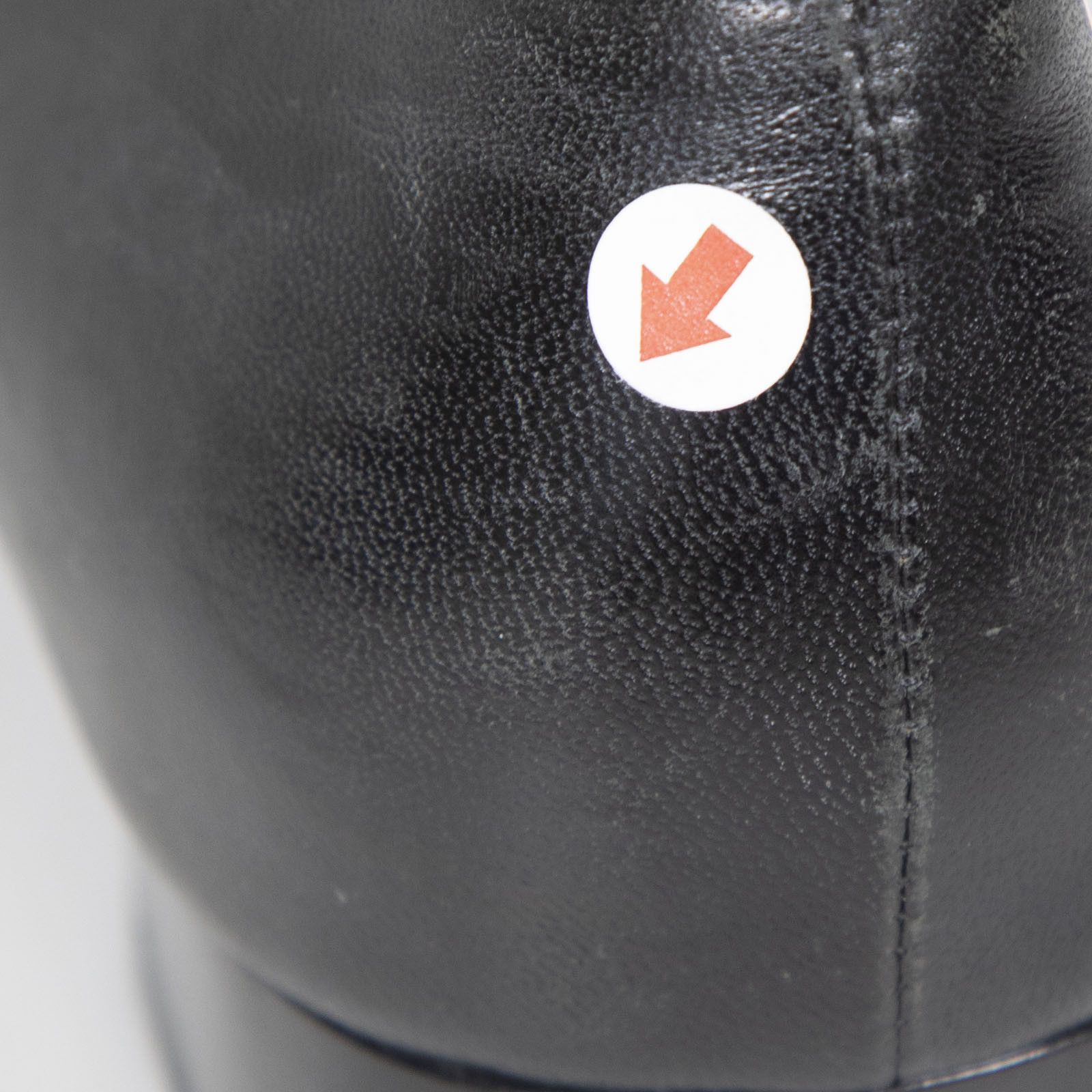 Salvatore Ferragamo Black Leather Low Heel Pumps Size US 8.5 / IT 38.5 - 16 Thumbnail