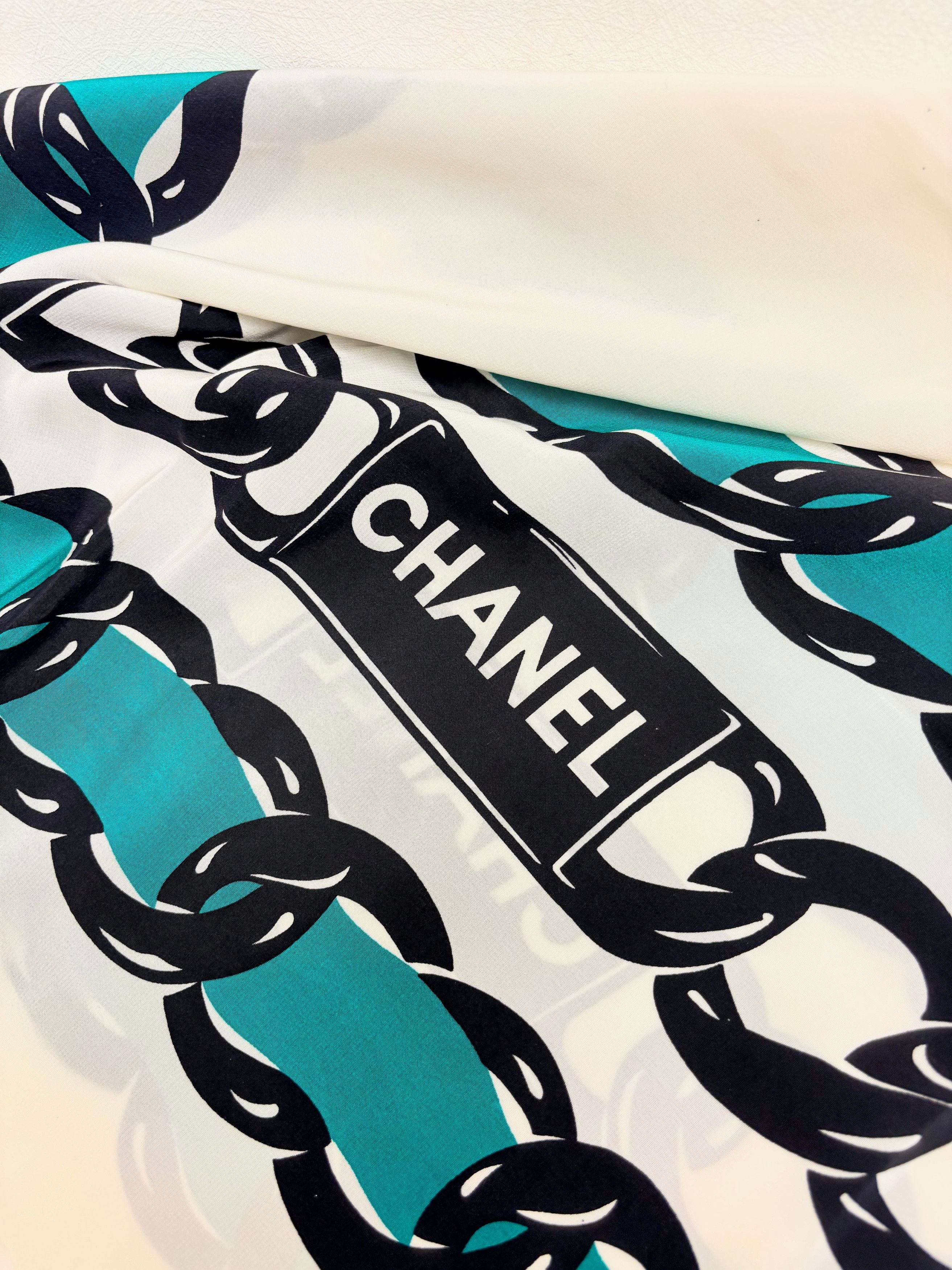 Chanel Foulard en soie Size ONE SIZE - 2 Thumbnail