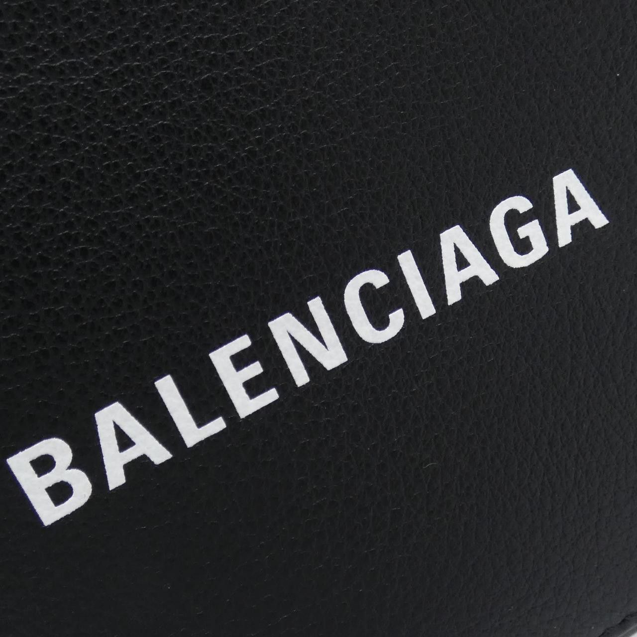 Balenciaga Balenciaga Balenciaga Everyday Camera Bag Calf Shoulder Bag Leather Crossbody Bag 608653DLQ4N DUTY FREE for USA Size ONE SIZE - 4 Thumbnail
