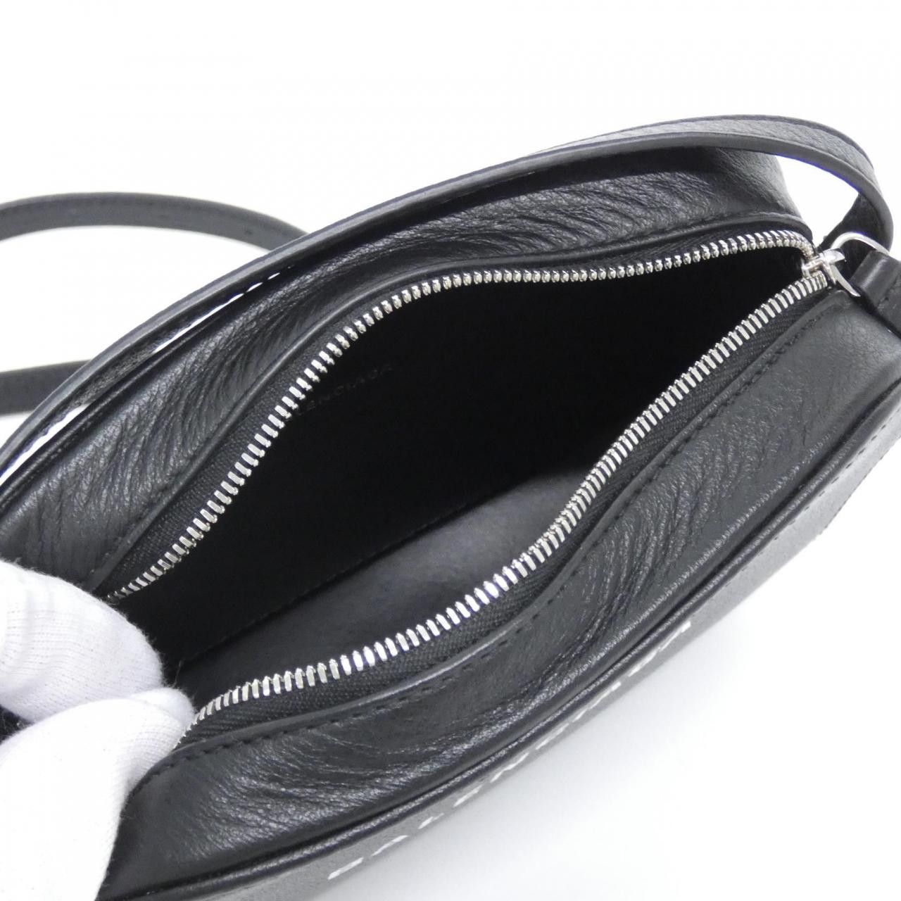 Balenciaga Balenciaga Balenciaga Everyday Camera Bag Calf Shoulder Bag Leather Crossbody Bag 608653DLQ4N DUTY FREE for USA Size ONE SIZE - 7 Thumbnail