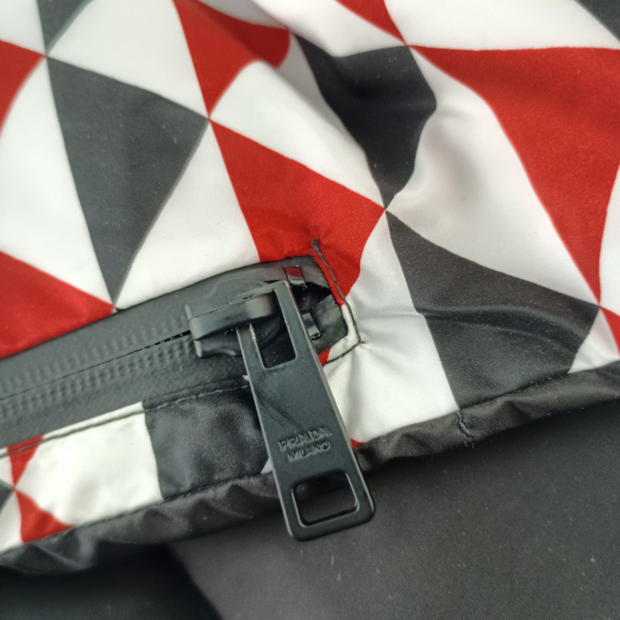 Prada PRADA Re-Nylon Padded Stole/Scarf 2FS028 Black White Red Nylon Men's Women's Size ONE SIZE - 6 Thumbnail