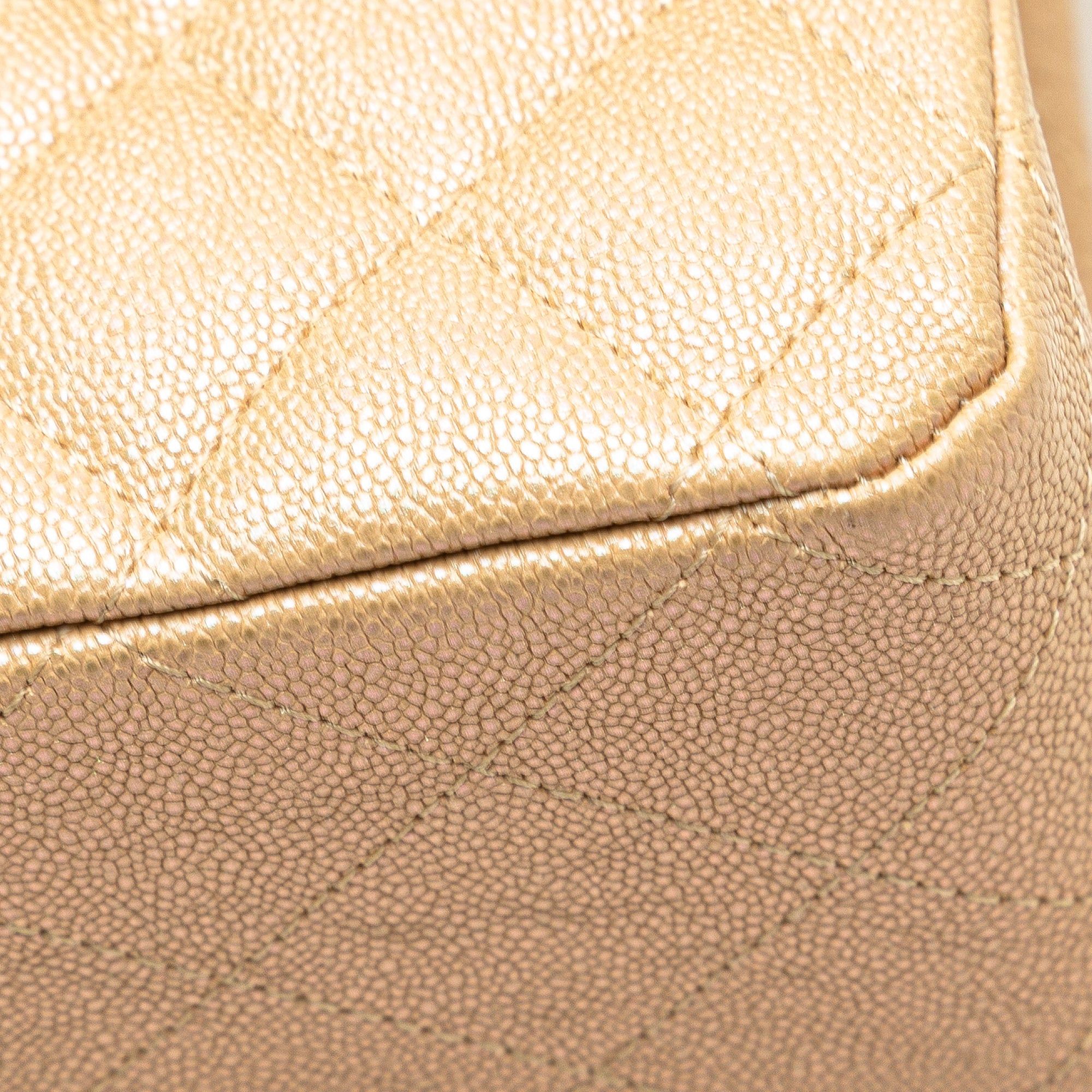 Chanel Medium Classic Iridescent Caviar Double Flap Size ONE SIZE - 10 Thumbnail