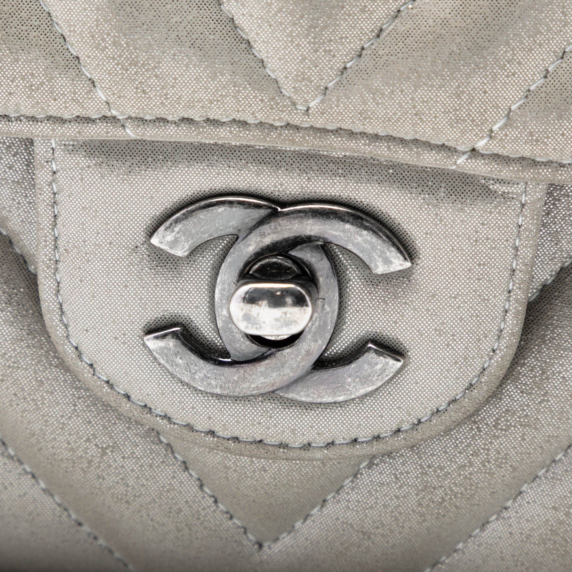 Chanel Medium Classic Chevron Iridescent Lambskin Double Flap Size ONE SIZE - 5 Thumbnail