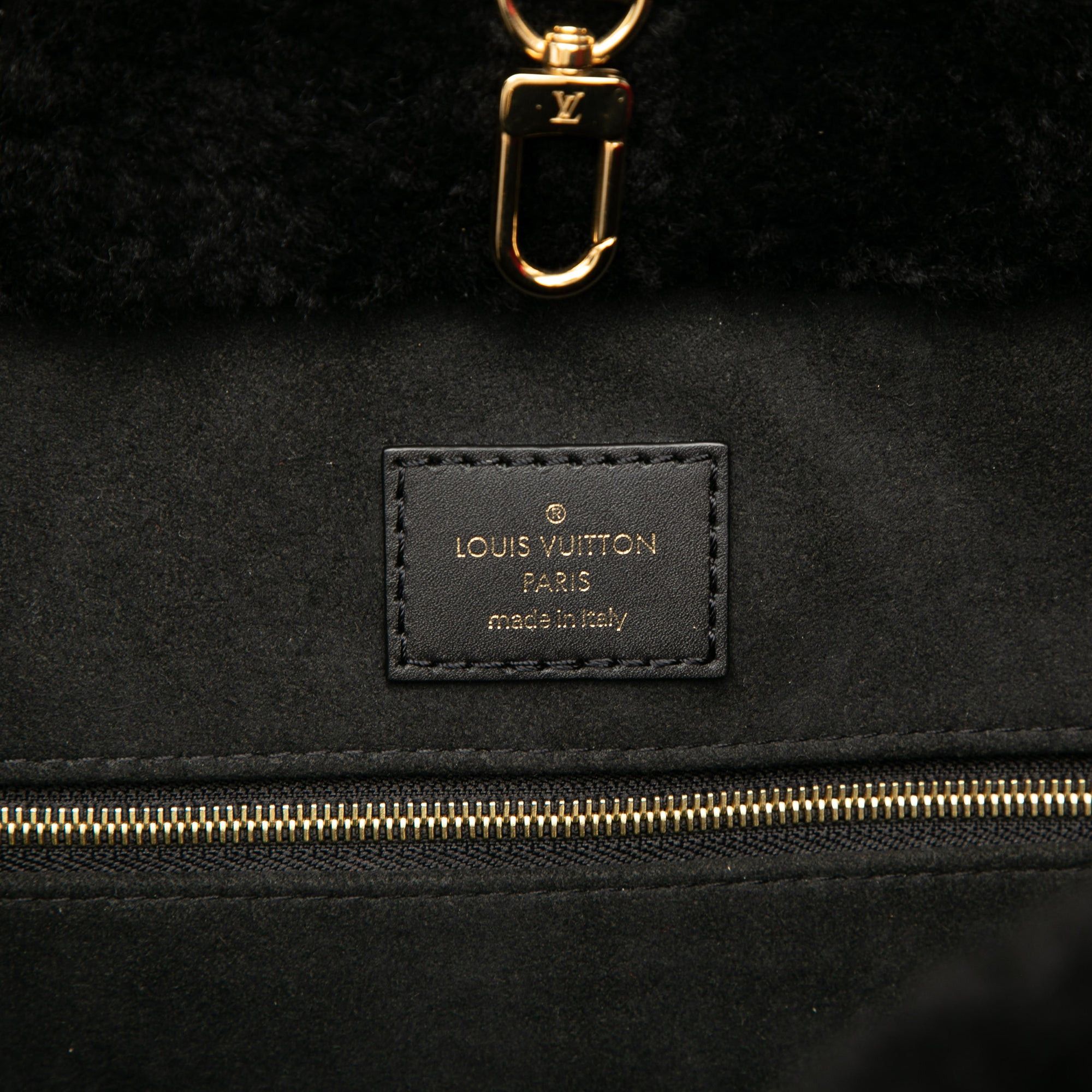 Louis Vuitton Monogram Giant Shearling Teddy Onthego GM Size ONE SIZE - 5 Thumbnail