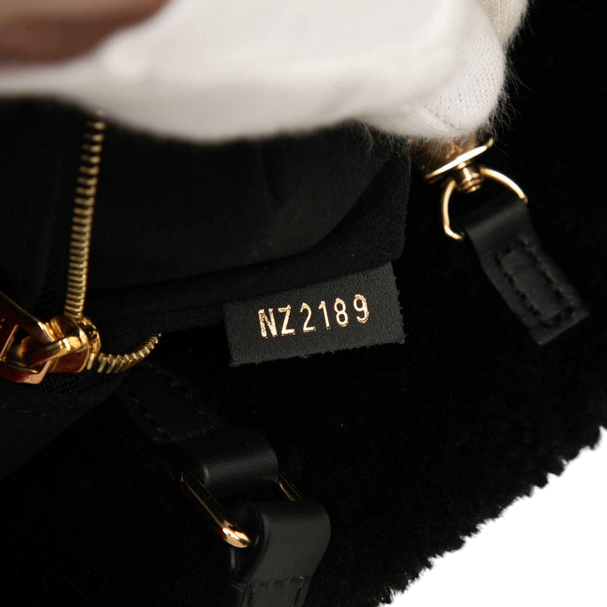 Louis Vuitton Monogram Giant Shearling Teddy Onthego GM Size ONE SIZE - 6 Thumbnail