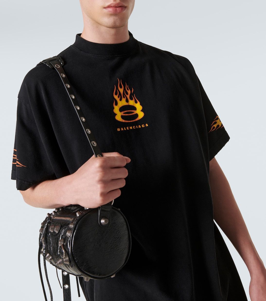 Balenciaga Oversized Burning Unity T-shirt in Black Size US XS / EU 42 / 0 - 4 Thumbnail