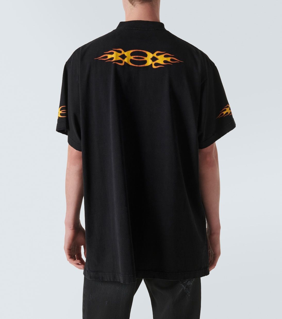 Balenciaga Oversized Burning Unity T-shirt in Black Size US S / EU 44-46 / 1 - 3 Thumbnail