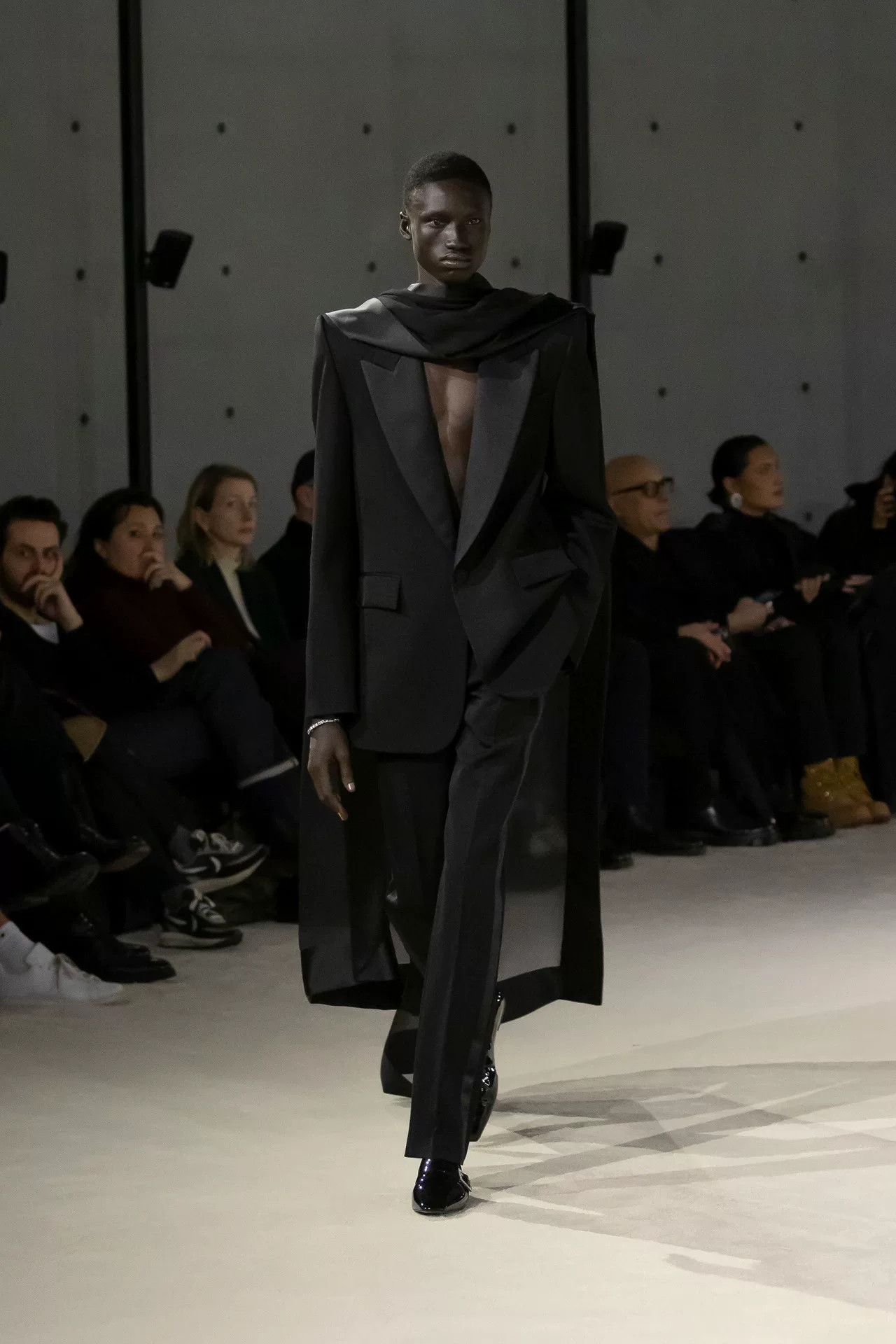 Saint Laurent Paris Saint Laurent Black Satin Smoking Jacket Size US M / EU 48-50 / 2 - 9 Thumbnail
