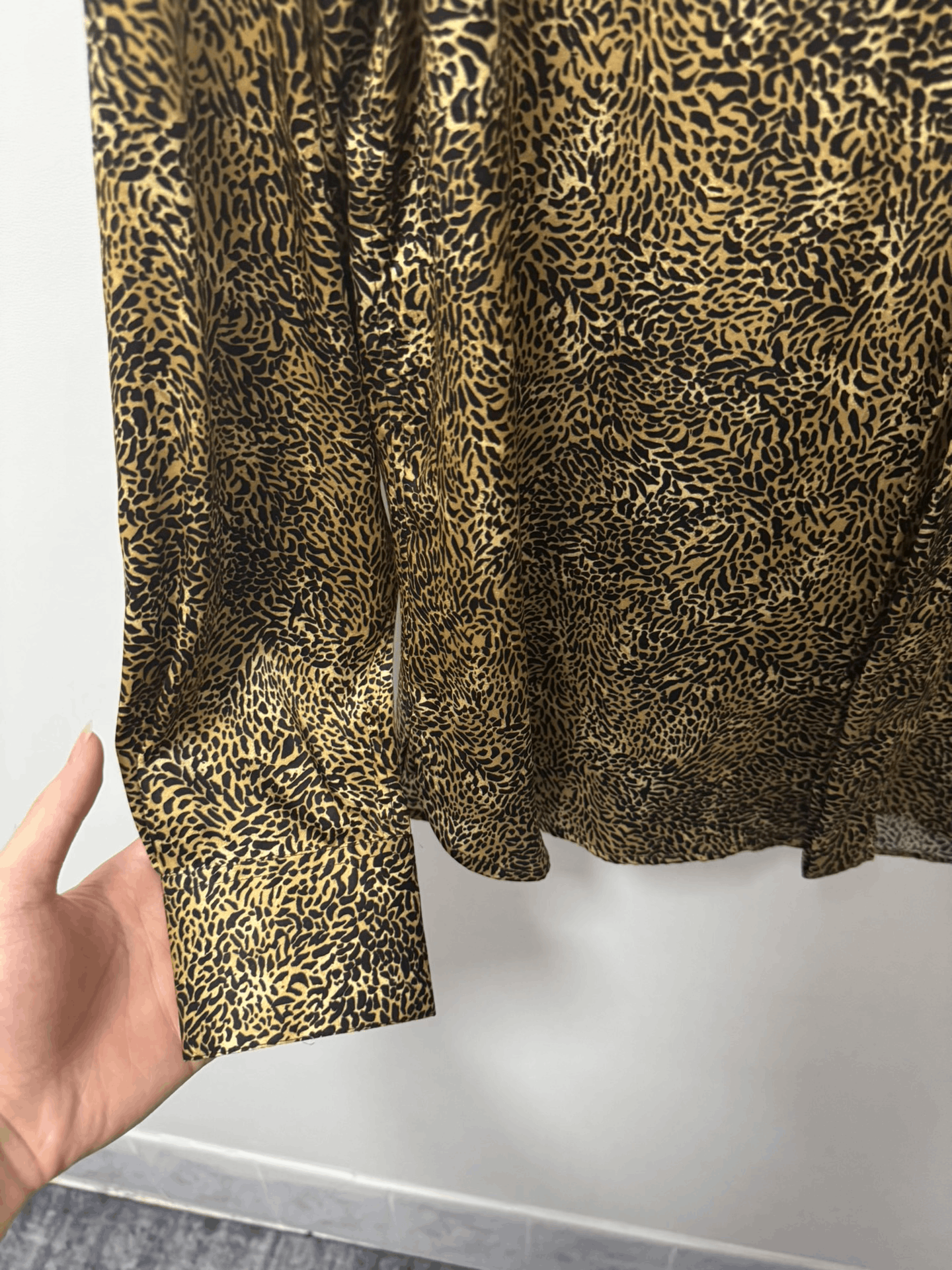 Saint Laurent Paris Saint Laurent Leopard Silk Shirt Size M / US 6-8 / IT 42-44 - 5 Thumbnail
