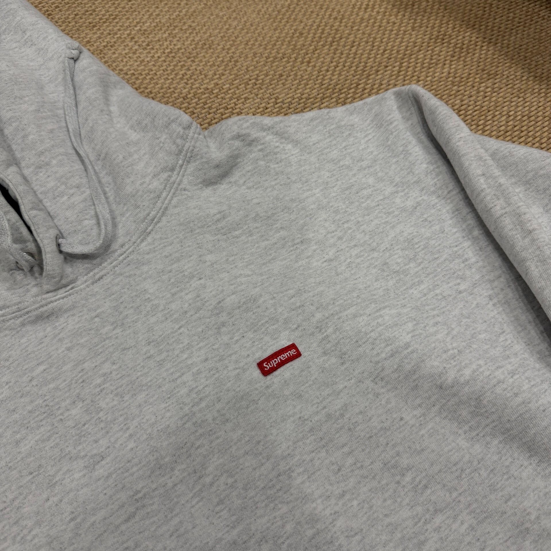 Supreme Supreme Gray Logo Sweatshirt XL Size US XL / EU 56 / 4 - 3 Thumbnail
