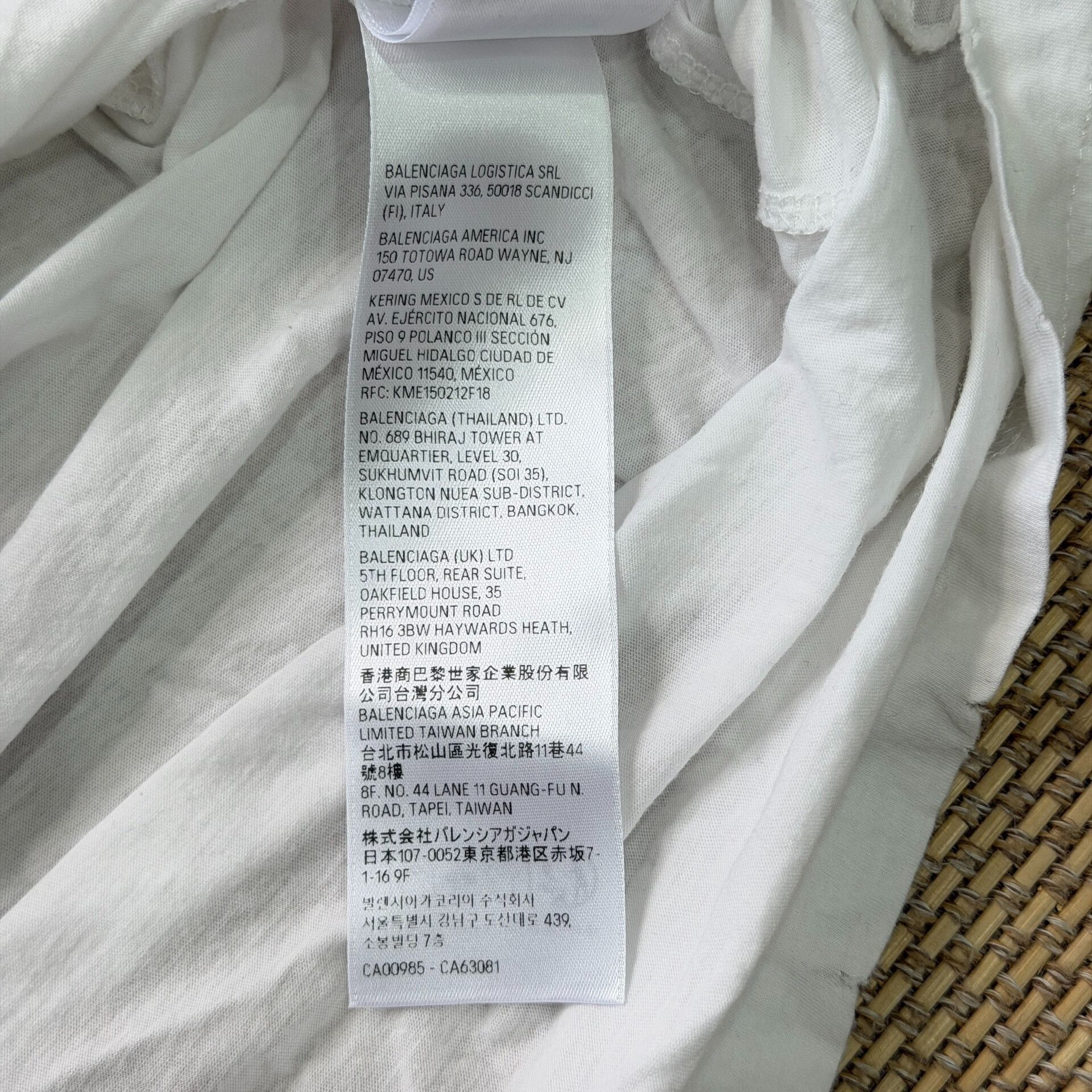 Balenciaga Balenciaga Vintage White Short Sleeve T-Shirt Size US S / EU 44-46 / 1 - 7 Thumbnail
