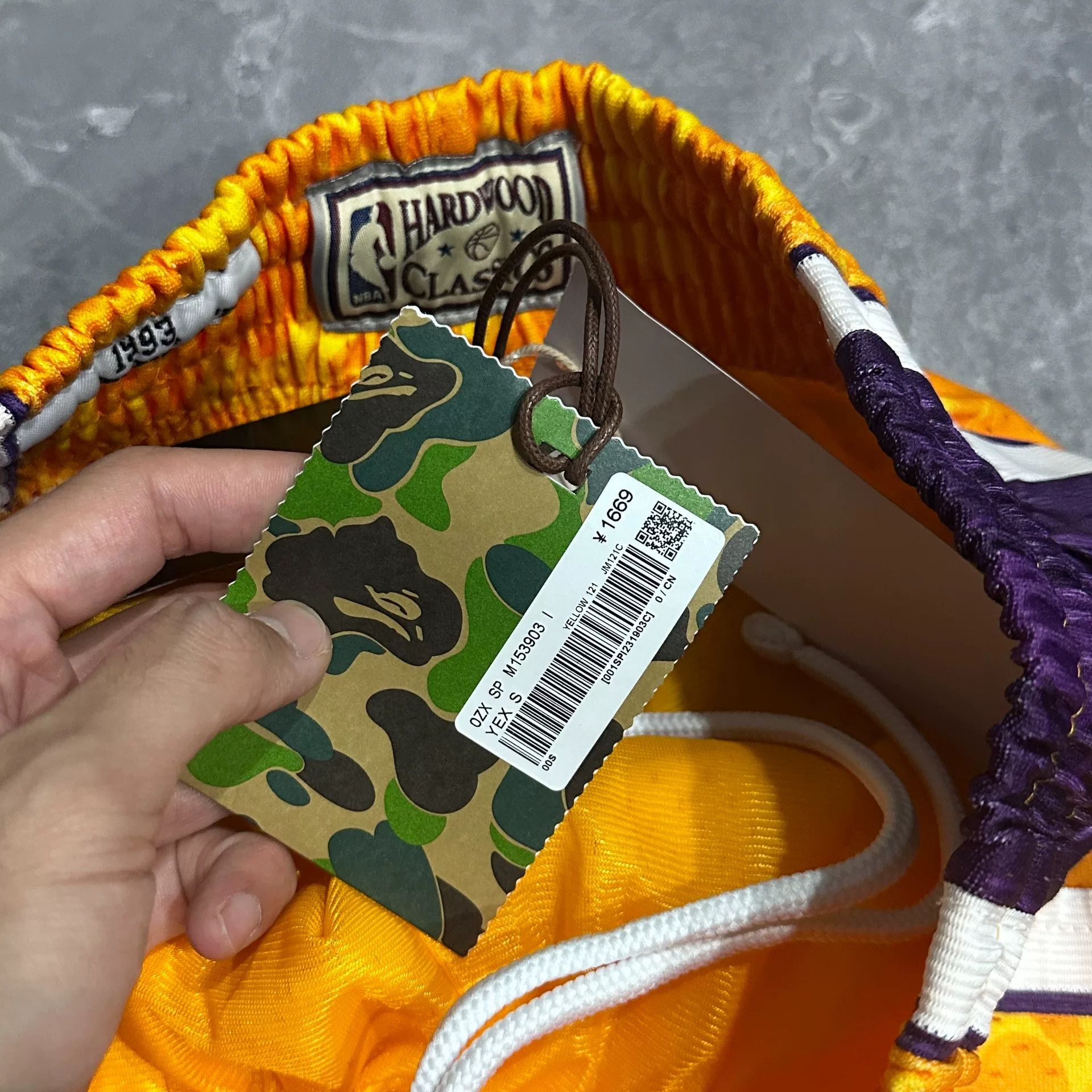 Bape Bape Mitchell Ness Lakers Graffiti Shorts Size US 26 / EU 42 - 6 Thumbnail