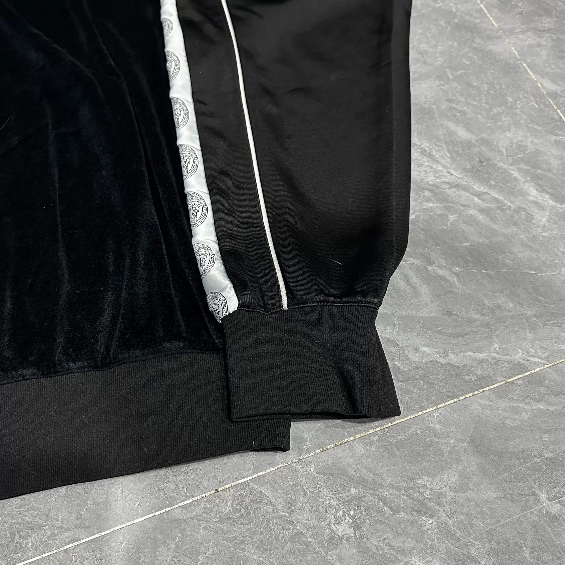 Versace Versace Velvet Half-Zip Sweatshirt Size US XXL / EU 58 / 5 - 8 Thumbnail
