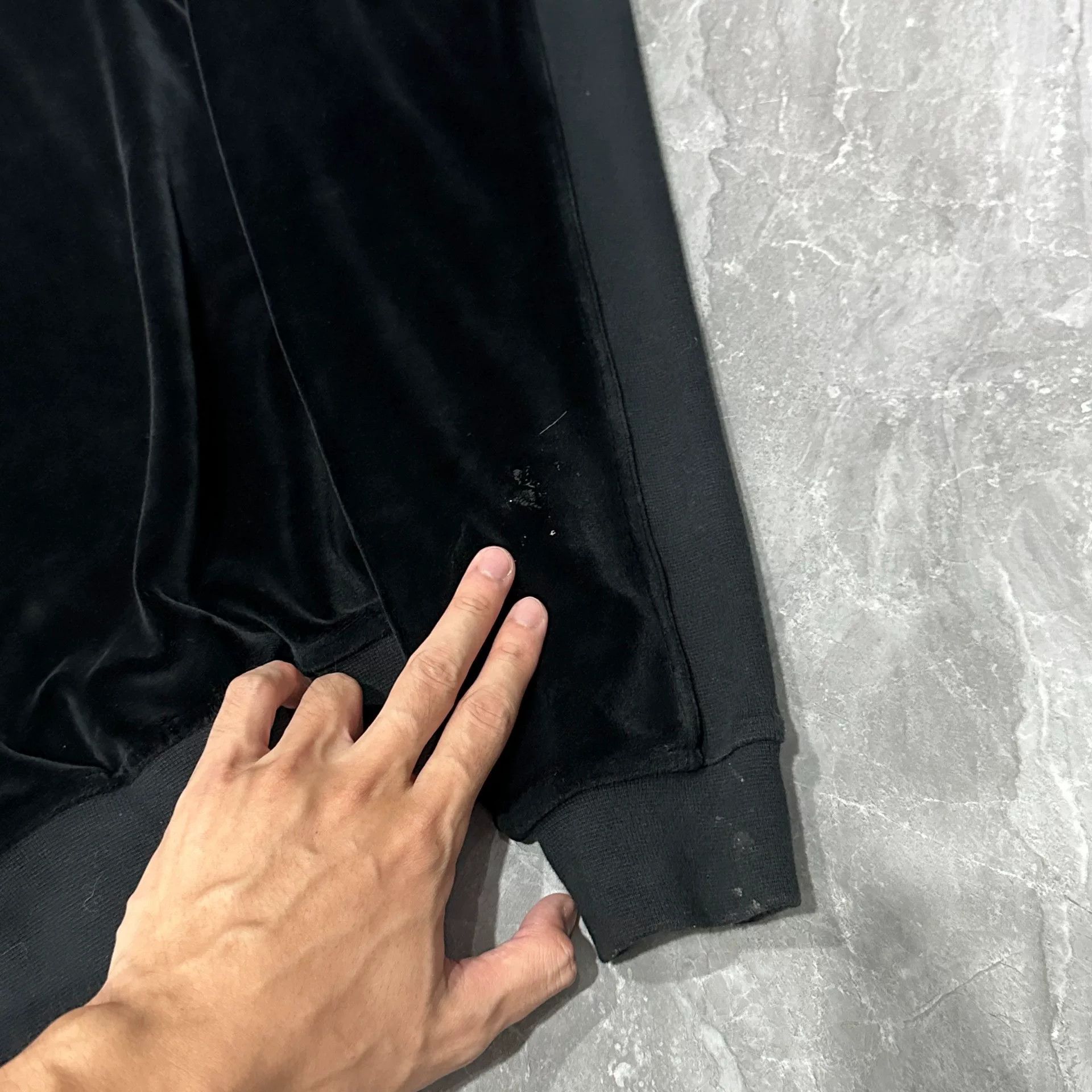 Haider Ackermann Haider Ackermann Velvet Hooded Sweatshirt Size US XL / EU 56 / 4 - 4 Thumbnail