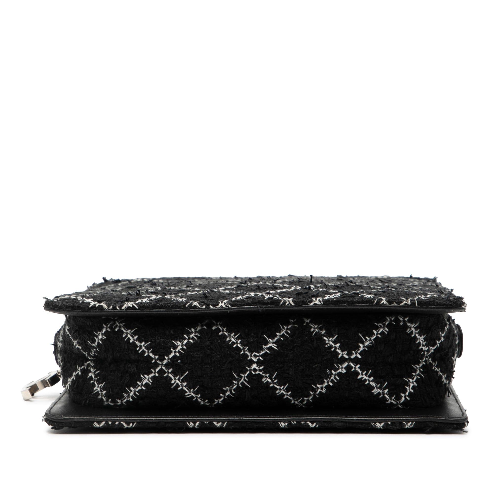 Chanel Tweed and Resin Zipped Chain Shopping Bag Size ONE SIZE - 3 Thumbnail