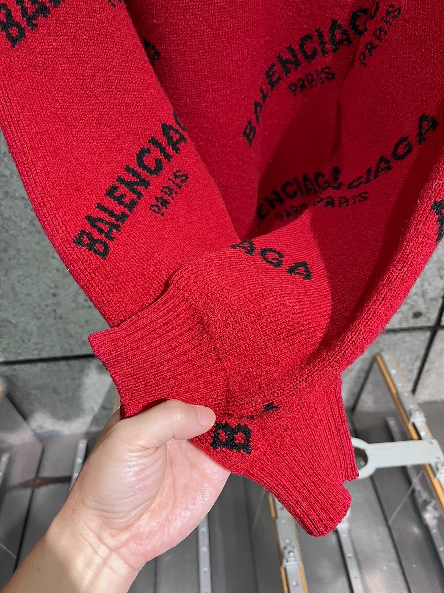 Balenciaga Balenciaga Red Letter Sweater Size 34 Size XXS / US 00 / IT 34 - 3 Thumbnail