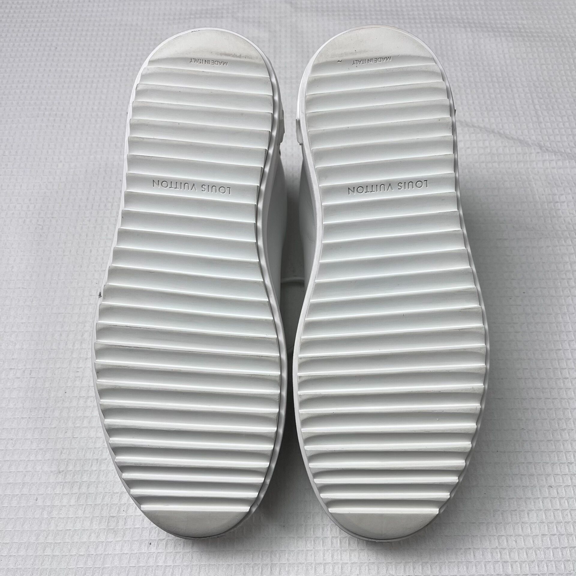 Louis Vuitton Louis Vuitton White Embroidered Platform Shoes Size US 5.5 / IT 35.5 - 7 Thumbnail