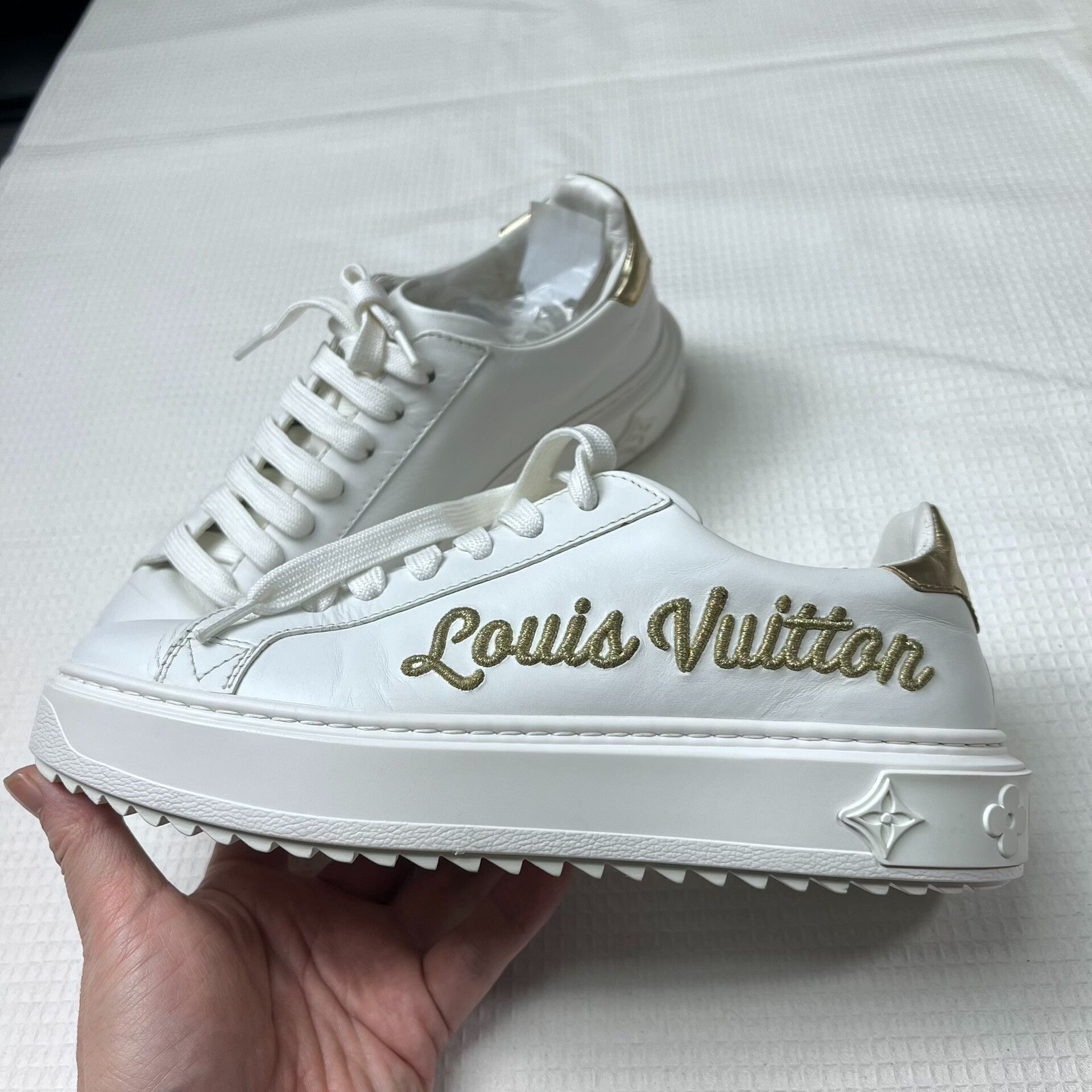 Louis Vuitton Louis Vuitton White Embroidered Platform Shoes Size US 5.5 / IT 35.5 - 2 Thumbnail