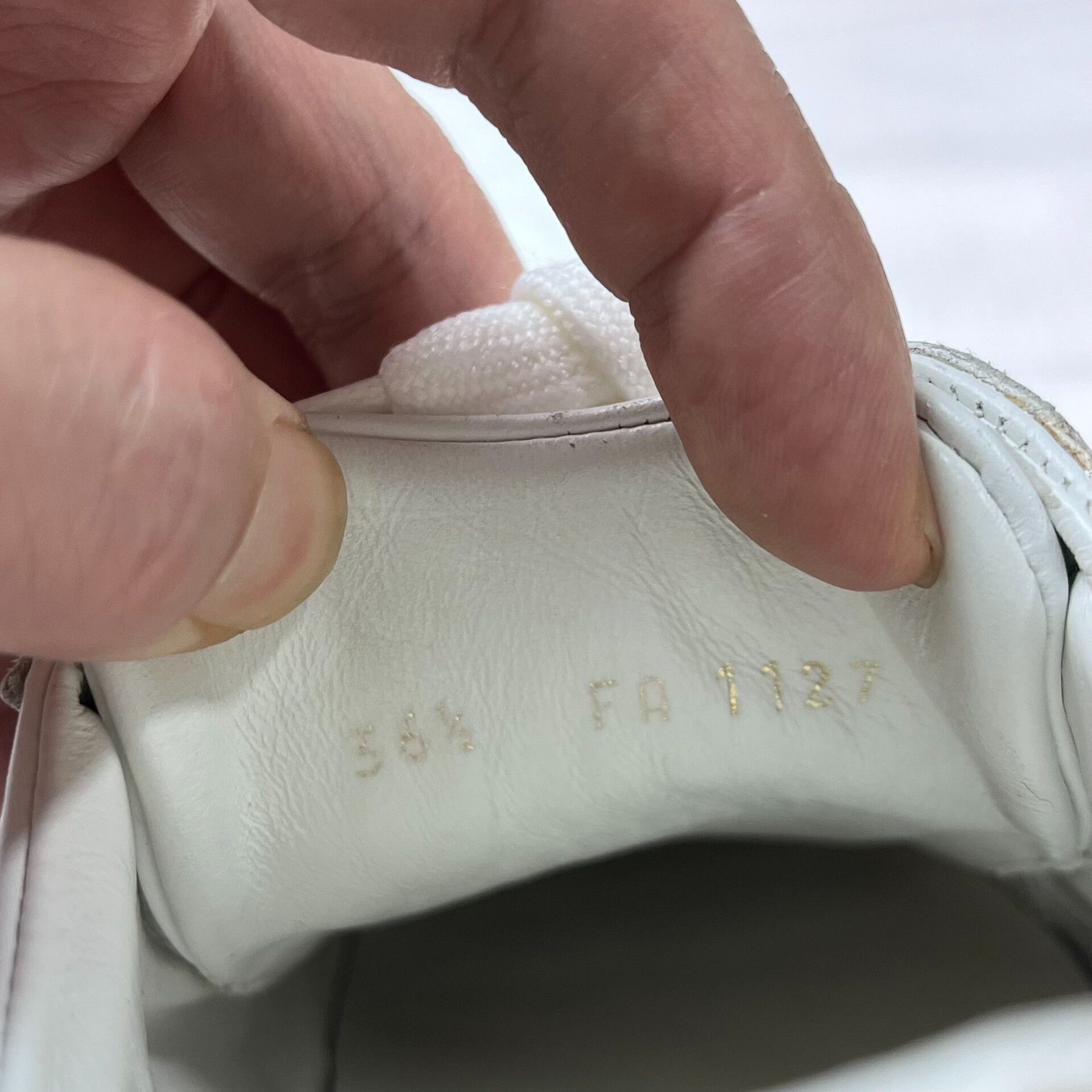Louis Vuitton Louis Vuitton White Embroidered Platform Shoes Size US 5.5 / IT 35.5 - 8 Thumbnail